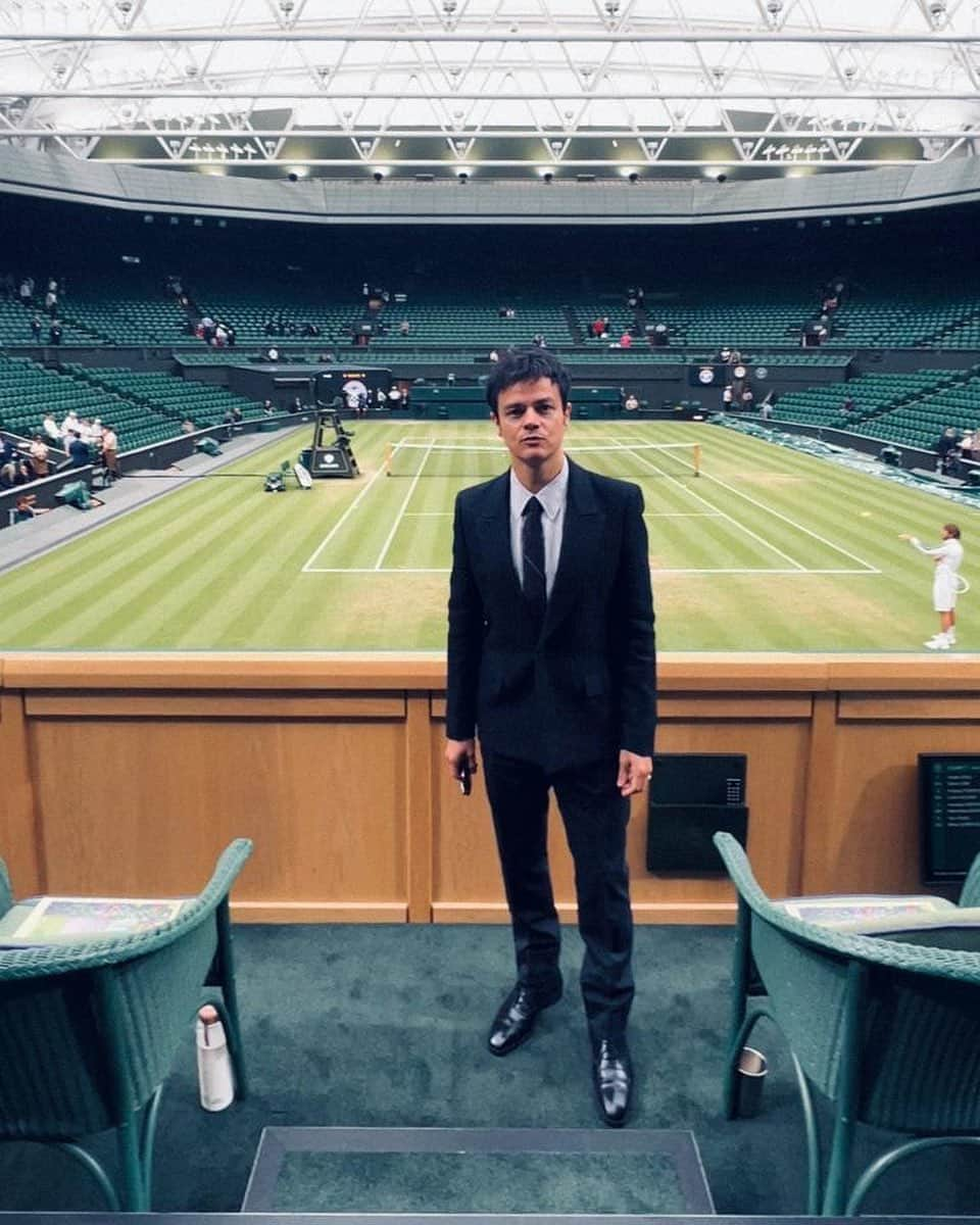 ジェイミー・カラムのインスタグラム：「Attending the Wimbledon semi-finals was a dream come true. Tennis (Mario Tennis and real tennis) is the only sport I’ve ever been reasonably serviceable at. Watching the greatest in the world play on Centre Court with such skill and precision was a massive privilege. Thank you Wimbledon!」