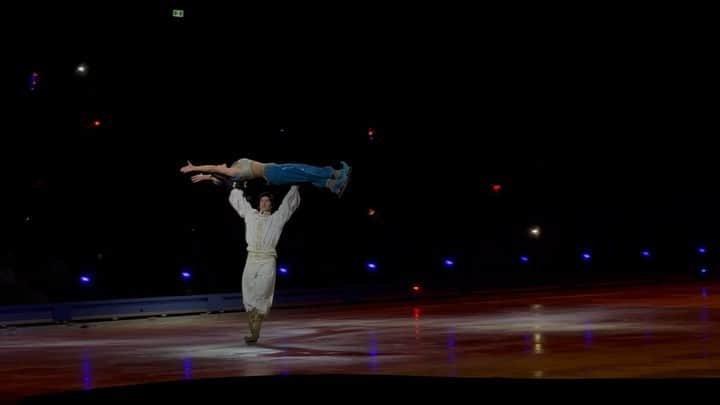 ティモシー・ドレンスキーのインスタグラム：「We did a thing. 💪 🧞‍♂️   So proud of my partnership with @isabellanewhuis and what we’ve accomplished. It’s a blessing to skate with such a beautiful soul. 🙏🤟😊」