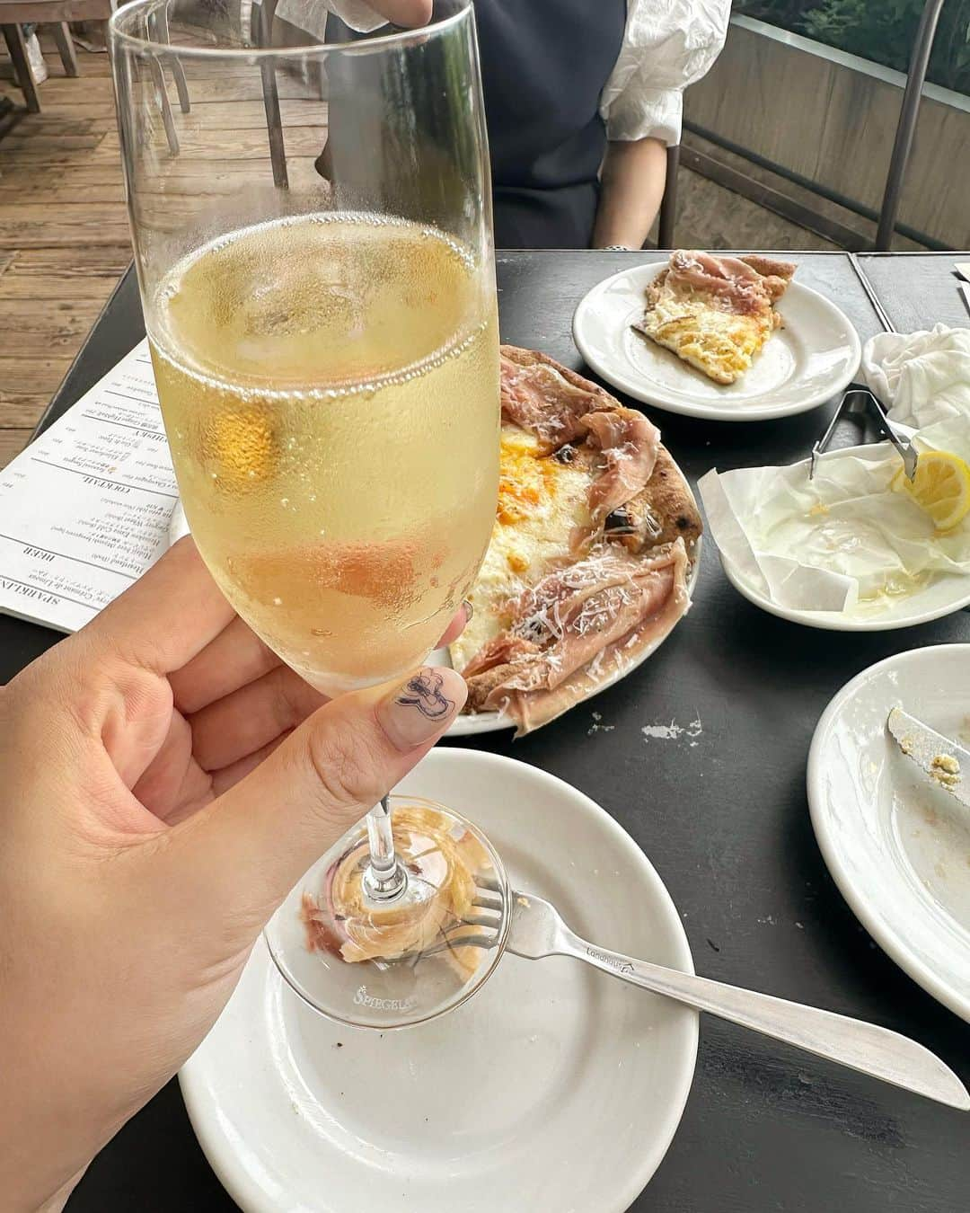 ARISAのインスタグラム：「ㅤㅤㅤㅤㅤㅤㅤㅤㅤㅤㅤㅤㅤ ㅤㅤㅤㅤㅤㅤㅤㅤㅤㅤㅤㅤㅤ 📍Pizzeria cantera ㅤㅤㅤㅤㅤㅤㅤㅤㅤㅤㅤㅤㅤ ㅤㅤㅤㅤㅤㅤㅤㅤㅤㅤㅤㅤㅤビスマルク 鹿児島産小イカのフリット 宮崎産都萬牛のカルパッチョ ㅤㅤㅤㅤㅤㅤㅤㅤㅤㅤㅤㅤㅤ  ㅤㅤㅤㅤㅤㅤㅤㅤㅤㅤㅤㅤㅤㅤㅤㅤㅤㅤㅤㅤㅤㅤㅤㅤㅤ 行ってみたかったcantera！ ㅤㅤㅤㅤㅤㅤㅤㅤㅤㅤㅤㅤㅤどれも美味しすぎた🍕 ㅤㅤㅤㅤㅤㅤㅤㅤㅤㅤㅤㅤㅤ ㅤㅤㅤㅤㅤㅤㅤㅤㅤㅤㅤㅤㅤ テラス最高だった、 またいきたい〜！ ㅤㅤㅤㅤㅤㅤㅤㅤㅤㅤㅤㅤㅤ ㅤㅤㅤㅤㅤㅤㅤㅤㅤㅤㅤㅤㅤ ㅤㅤㅤㅤㅤㅤㅤㅤㅤㅤㅤㅤㅤ ㅤㅤㅤㅤㅤㅤㅤㅤㅤㅤㅤㅤㅤ #カンテラ#pizzeriacantera #cantera #原宿#原宿ランチ#原宿グルメ#渋谷ランチ #原宿ピザ#ピザ#ビスマルク#東京グルメ#東京カフェ#東京駅グルメ #東京観光」