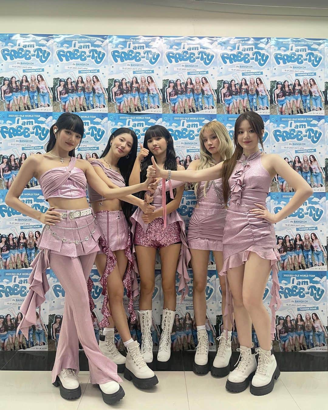 (G)I-DLEさんのインスタグラム写真 - ((G)I-DLEInstagram)「[📸] 2023 (G)I-DLE WORLD TOUR [I am FREE-TY] IN BANGKOK  BANGKOK ❤️💜 Are you ready to feel FREE-TY?  #여자아이들 #GIDLE #Iam_FREETY #2023_GIDLE_WORLDTOUR」7月15日 20時19分 - official_g_i_dle