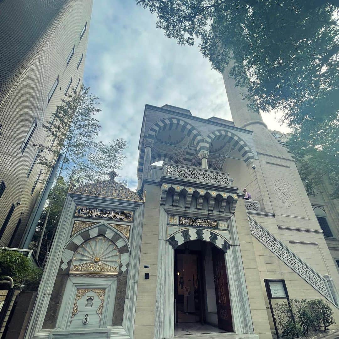関口愛美さんのインスタグラム写真 - (関口愛美Instagram)「Surprisingly, this is Tokyo! なんとここは東京です！  #東京ジャーミイ #tokyojarmy #mosque #islamicart #arabiccalligraphy #islam #islamic #beautiful #beautifulplaces #tokyo」7月15日 20時29分 - sekiguchiaimi