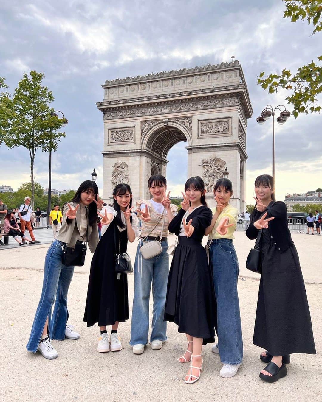 春乃きいなさんのインスタグラム写真 - (春乃きいなInstagram)「#🇫🇷   in Parisです！🫶🏻  #01 #01line #idol #paris」7月15日 20時29分 - haruno_kiina_official