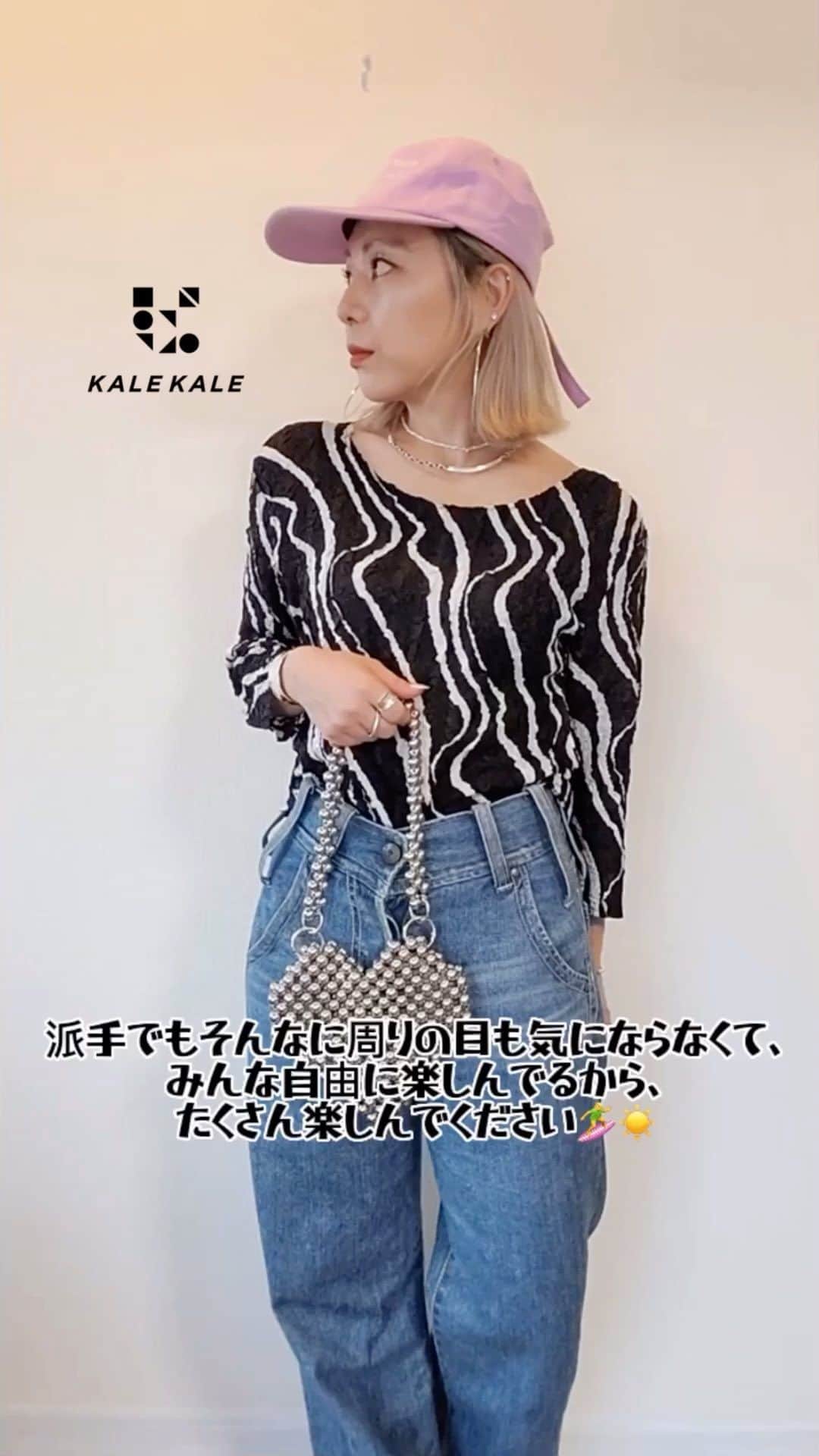 gallerieのインスタグラム：「カラーファッションは何歳になっても、気分が上がる🤍💜💛  着用商品は、プロフィールのオンラインサイトにて✈️  #KALEKALE  #カラートップス　＃カラーファッション　＃夏コーデ」