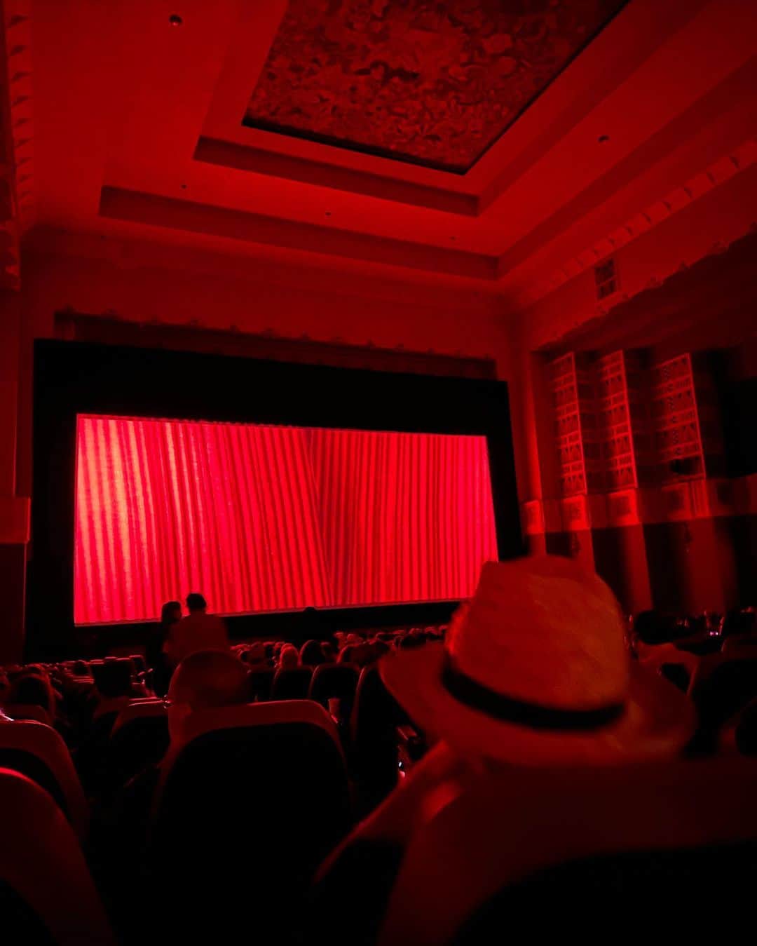 釈由美子さんのインスタグラム写真 - (釈由美子Instagram)「22:30から シカゴの伝統的な美しい映画館のPickwick Theater にて  『ゴジラ×メカゴジラ』  GODZILLA AGAINST MECHAGODZILLA  の上映会がありました🎥  上映前の舞台挨拶のあと、 予定にはなかったのですが 私もお客様と一緒に映画を最後まで観させて頂きました🙏✨  大きなスクリーンと素晴らしい音響。 そしてゴジラ映画を心から愛する世界中のゴジラファンの皆様と 『ゴジラ×メカゴジラ』の映画に浸れて幸せでした😂✨  茜が登場した時や 機龍が奮闘している場面は 歓声や温かい拍手をいただいたり👏 湯原博士のくだりは大爆笑が沸き起こったりと🤣🤣🤣  日本とは全然違うリアクションの大きさに こちらまで胸アツ🤩🔥でした❣️  エンドロールの時の温かい拍手には泣きそうになっちゃった🥹✨  ゴジラファンの息子も シカゴに連れてきて 一緒に映画を観せたかったなぁ。。🥹  #gfest #pickwicktheater」7月15日 20時30分 - yumikoshaku