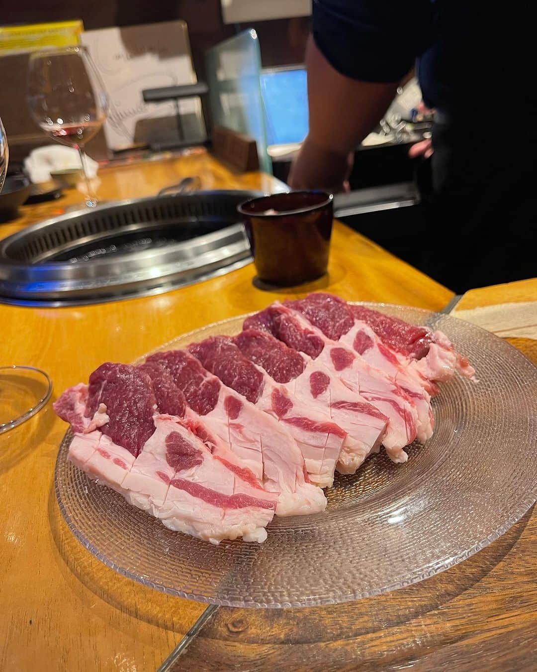 和泉佳子さんのインスタグラム写真 - (和泉佳子Instagram)「いつものメンバーで、新鮮なラム肉を堪能🍖  羊のお肉は、脂肪燃焼効果に優れたLカルニチンが豊富で、罪悪感ゼロ🙆‍♀️  〆のいくらとカニ🦀ごはんも最高でした🥰  #銀座ひつじ座　#ラム肉  #ラム肉専門店  #銀座グルメ  #もはや家族会」7月15日 20時30分 - yoshiko_izumi