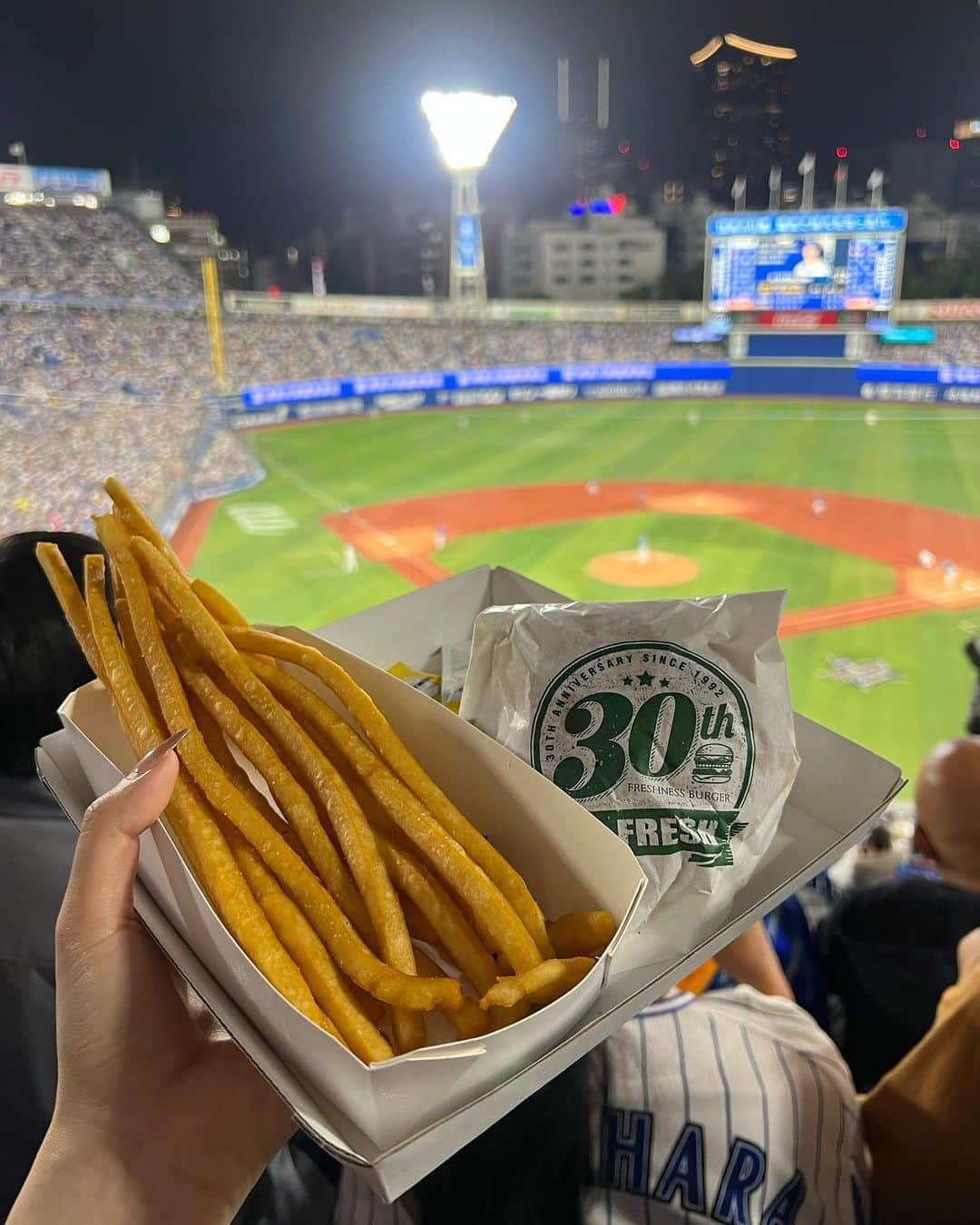 石川愛さんのインスタグラム写真 - (石川愛Instagram)「好きな場所 ・ ・ いつもお世話になってる美容サロンのタグ 下につけてるよ🩵見てね🩵  tops/ @supplier_official  accessory/ @unchained.jp @hoorsenbuhs   マツパ/ @ohana_eyelash  美容室/ @gold_koki  ハイフ/ @alu_tokyo_ @alu_osaka__  フェイシャルエステ/ @mina_tarant 医療脱毛/ @ily.b.c   関西おすすめ美容室 カラートリートメント/ @siun.daisuke0105  髪質改善/ @macha_arche」7月15日 20時32分 - __aiiiia__