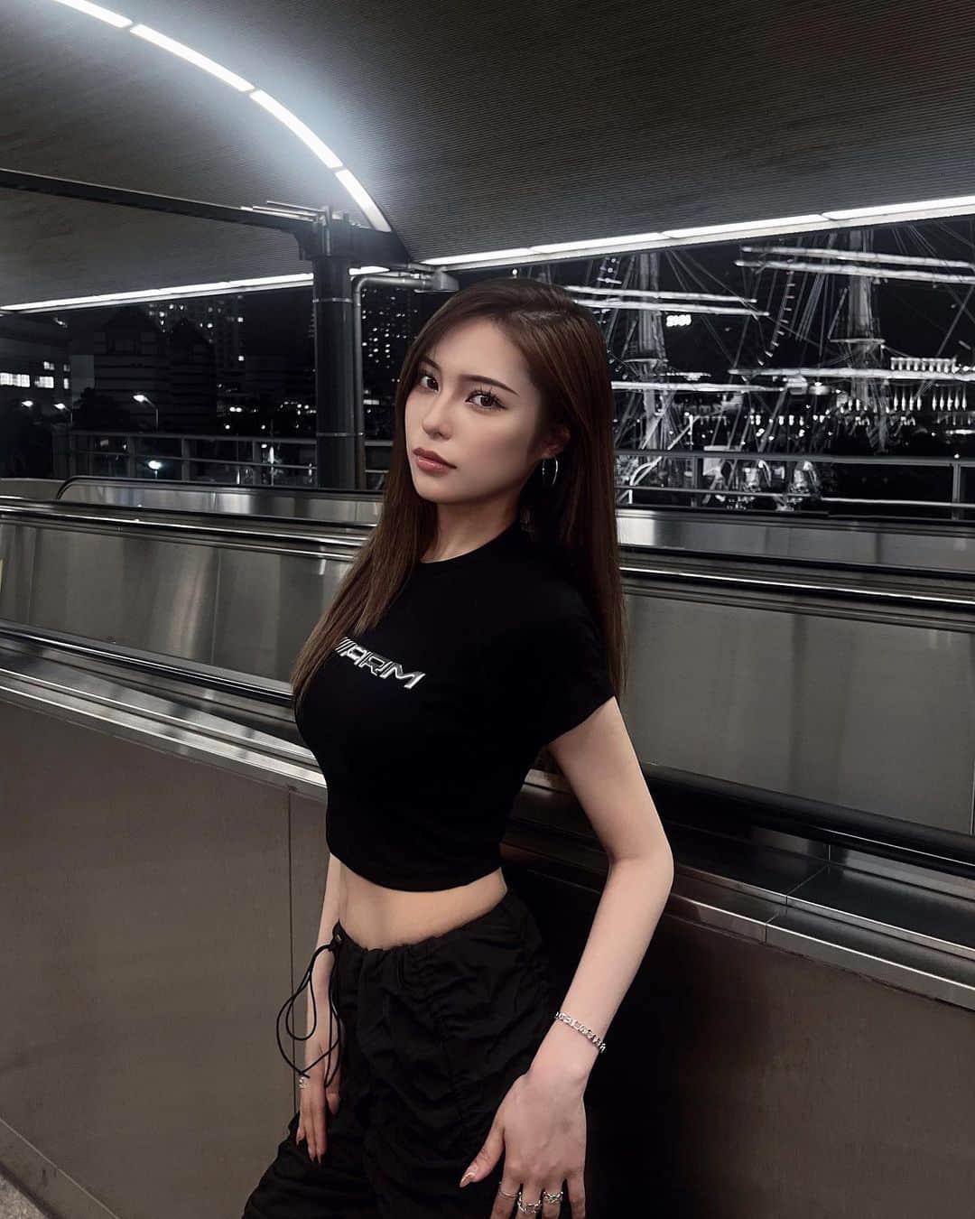 のインスタグラム：「好きな場所 ・ ・ いつもお世話になってる美容サロンのタグ 下につけてるよ🩵見てね🩵  tops/ @supplier_official  accessory/ @unchained.jp @hoorsenbuhs   マツパ/ @ohana_eyelash  美容室/ @gold_koki  ハイフ/ @alu_tokyo_ @alu_osaka__  フェイシャルエステ/ @mina_tarant 医療脱毛/ @ily.b.c   関西おすすめ美容室 カラートリートメント/ @siun.daisuke0105  髪質改善/ @macha_arche」