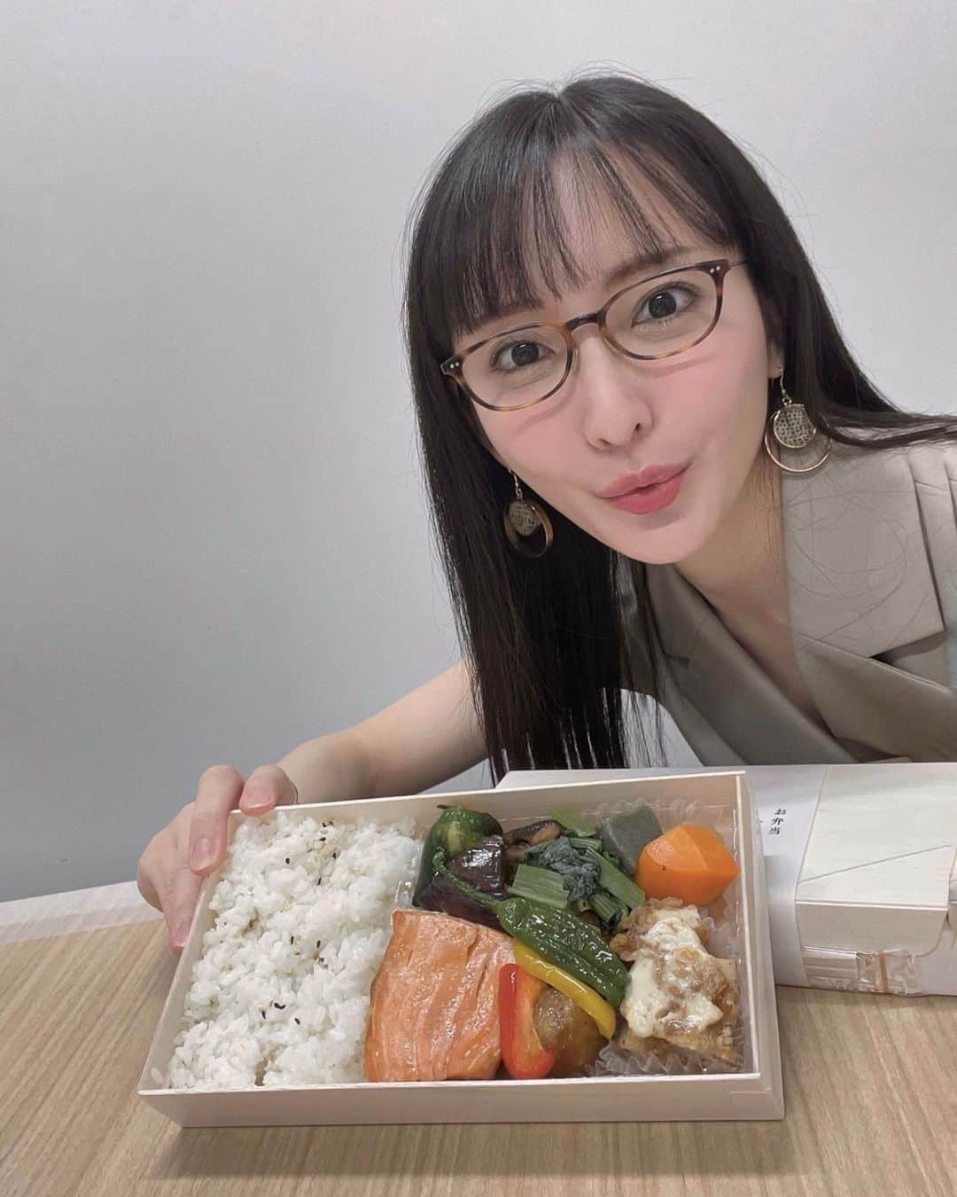 松澤千晶さんのインスタグラム写真 - (松澤千晶Instagram)「このお弁当好き過ぎて2つ食べた。笑  ちなみにここ何年かで10キロ太って5キロ痩せました。  #ちとせ #お弁当」7月15日 20時43分 - chiaki_matsuzawa