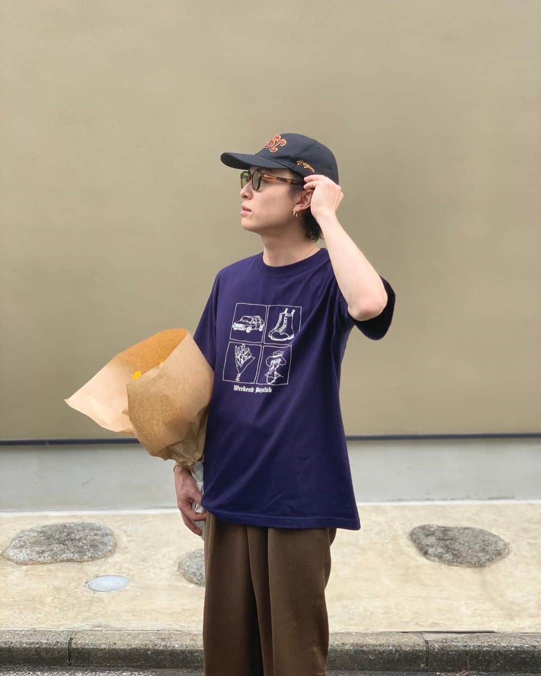 原汰輝のインスタグラム：「久しぶりにTシャツ作りました。 すでに想像以上の注文、有難いです。 7/17(Mon.)23:59までオーダー出来るので是非！ 2色買い大歓迎す🌻  Online Store @weekend_buzz_club」