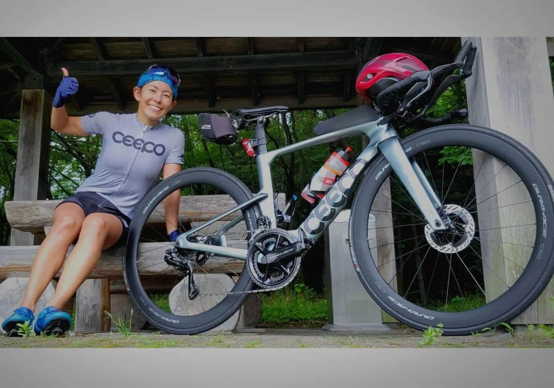 上田藍のインスタグラム：「.  Good ride.☀️🚴🎵🏃‍♂️🎵 #ceepo #Viper   今日はレースに向けて恒例化してきている、180kmライド&5kmペース走を行いました🚲️🏃☀️  良い感覚が掴めてきています🤗✨ 途中150km過ぎの休憩で楽しみに買っておいた《軽井沢ガトーショコラ🤤》を食べて超回復💓 凍らせておいた補給ボトル(約5L分)もライド中に程好く溶けて全て飲み干しました(笑) 最後まで集中して乗りきり、ランも気持ち良く走りきりました🐥✨  お陰さまで充実したトレーニングが積めています🌟引き続き、丁寧に仕上げていきたいと思います🌿  #レース前の定番メニュー #イメージができてきました😊 #更に鮮明にしていきます☀️ #トライアスロン #上田藍 #感謝💓」