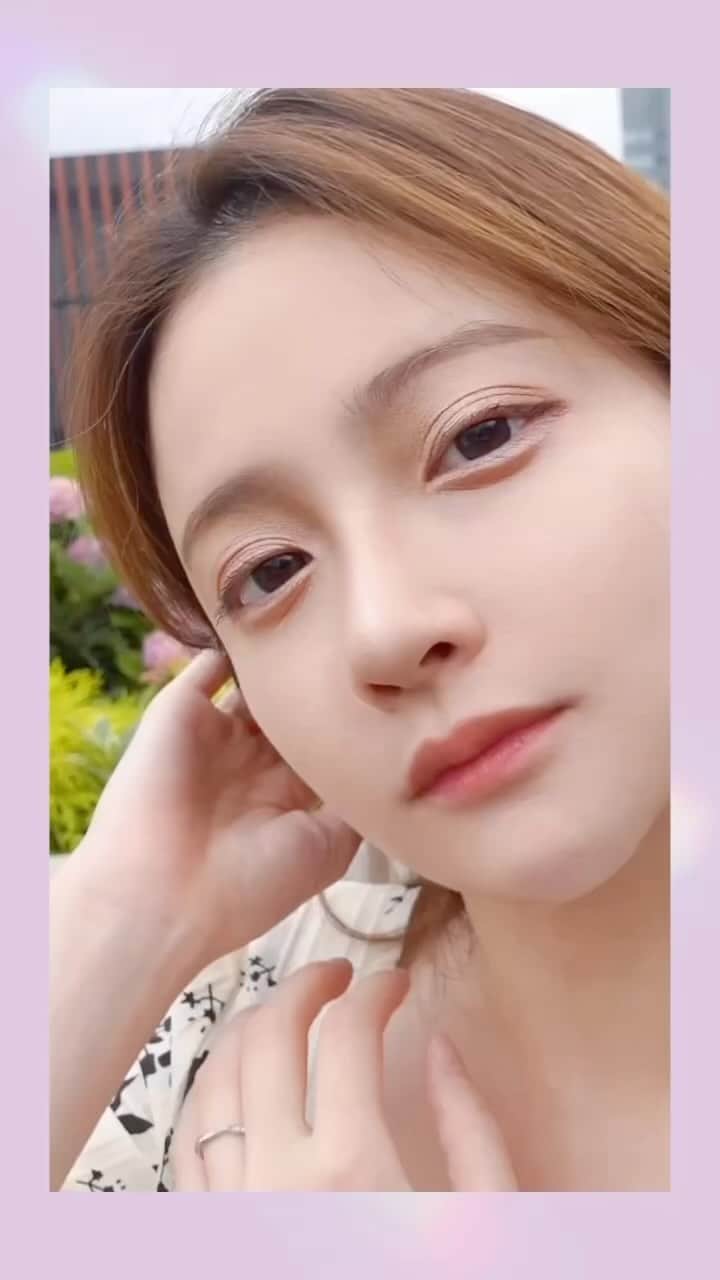 のインスタグラム：「リール撮ってみたよ🥹 メイク苦手な私が感動した優秀アイシャドウ♡という題名が的確だと思ったアイシャドウ🫣 見てね見てね🥹 ■コスメデコルテ アイグロウジェム 12G、17G、22M、23M　2,970円(税込) #コスメデコルテ #PR」