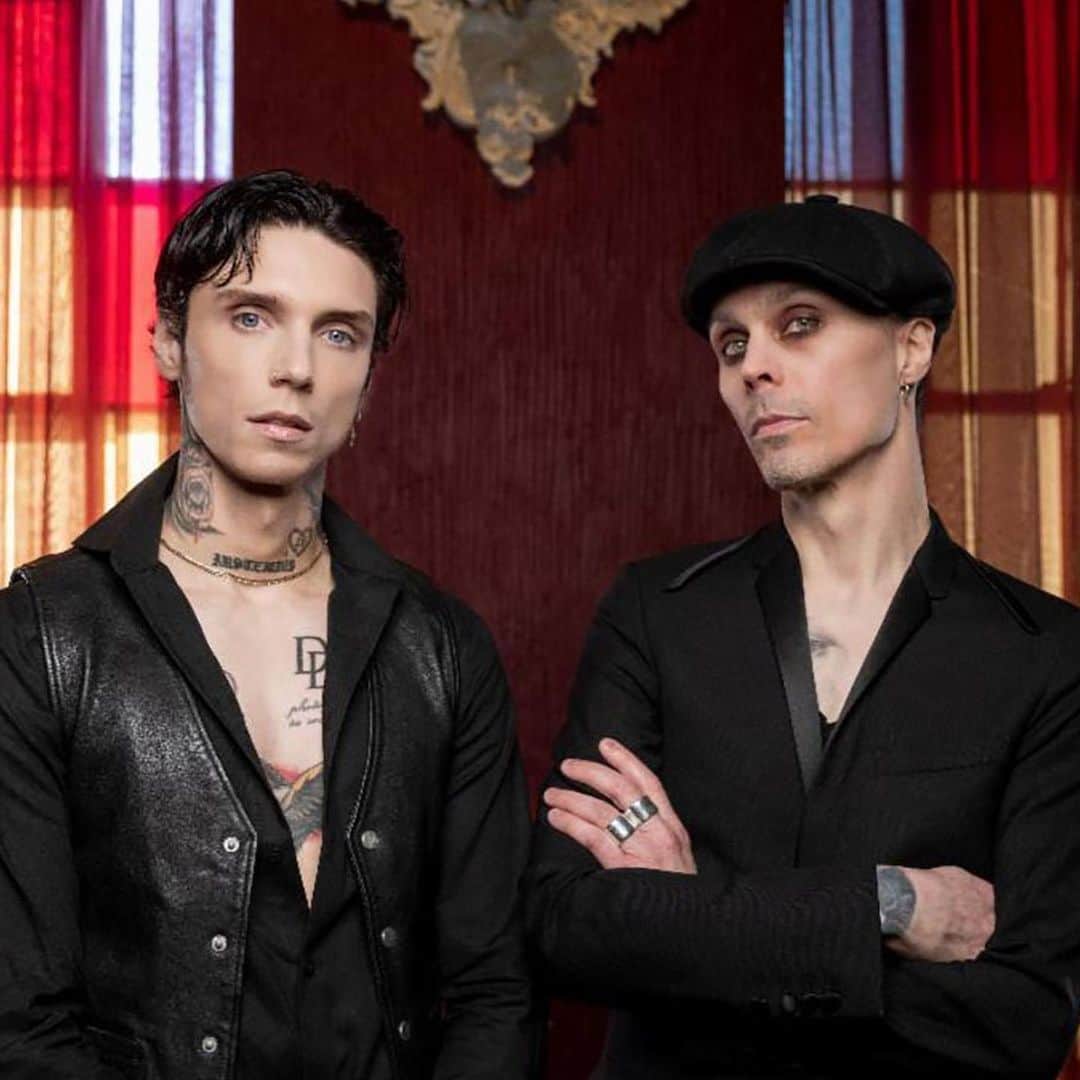 Rock Soundさんのインスタグラム写真 - (Rock SoundInstagram)「Black Veil Brides and Ville Valo will head out on a co-headline tour of the US later this summer! What are your dream setlist choices?  Get ready with this exclusive heartagram t-shirt and VV magazine cover, delivered worldwide from SHOP.ROCKSOUND.TV  #blackveilbrides #villevalo #alternative #rock #emo #andybiersack #heartagram」7月15日 20時52分 - rocksound