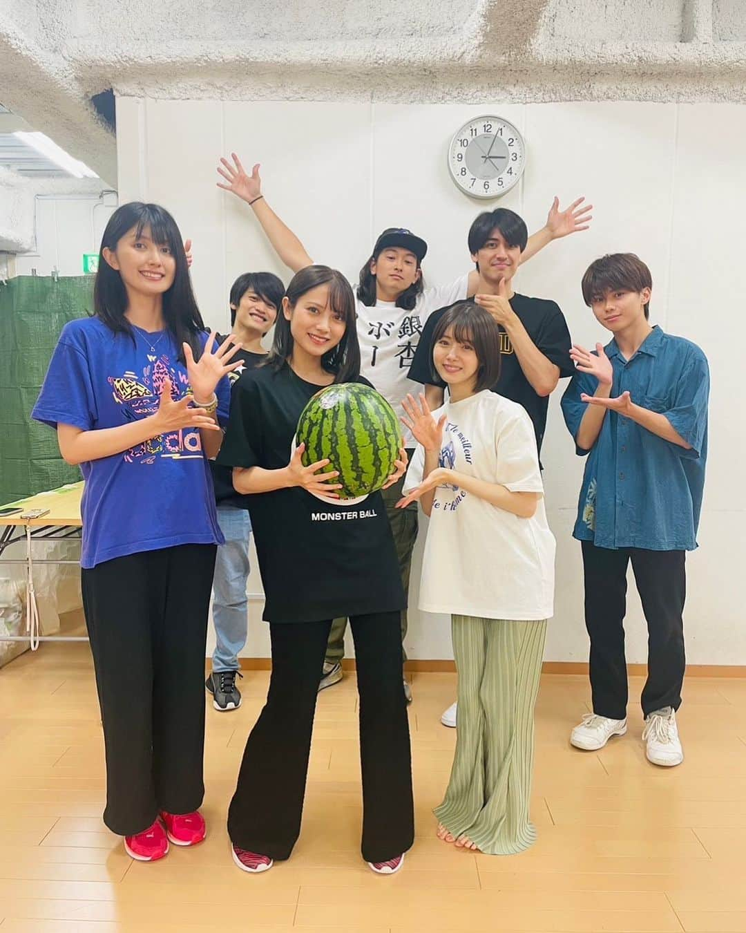 河原田巧也のインスタグラム：「「あの花」立ち稽古初日！ 地元の親友が作っているスイカを差し入れ。喜んでくれてよかったです😌  #すず丸スイカ  #市川美織  #桃月なしこ  #井坂郁巳  #駒形友梨  #須賀裕紀 #一ノ瀬将飛  #舞台あの花  #超平和バスターズ」