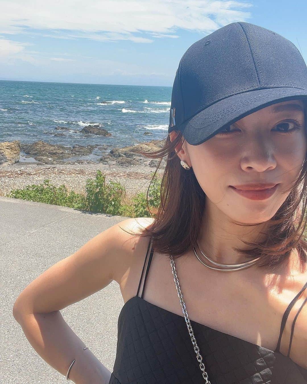 石黒美帆さんのインスタグラム写真 - (石黒美帆Instagram)「暑くて暑くて… 海風にあたりに久しぶりの逗子へ🌿  ⁡ op#arpegestory  cap#rakutenroom bag#anteprima sneaker#ZARA accessory#seadsmara ⁡  @underthepalmo.jp  こんなに綺麗になっていたの知らなかった！ ⁡ 泳げないけど、海大好きです♡ ⁡」7月15日 20時47分 - miho_ishiguro