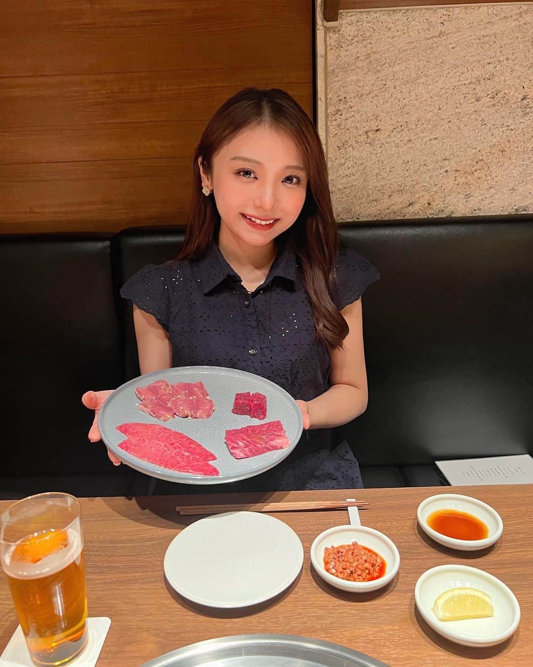のインスタグラム：「@ushigoro_yakiniku に行ってきました🐮  ホルモンだけでなく正肉もとっても美味しいの！  今回はうしごろ正肉コースとビールで夏〜って感じ🍺 焼肉を食べて日頃の疲れ回復です！ それにしても美味しかったなぁ😮‍💨🤍  #焼肉ホルモンうしごろ銀座店 #うしごろ #ushigoro #銀座ホルモン #銀座焼肉 #pr #焼肉 #銀座 #ディナー #yummy #tflers #ootd #ワンピース #ヘア #思い出 #過去pic #instagram #instagood #instadaily #yakiniku」