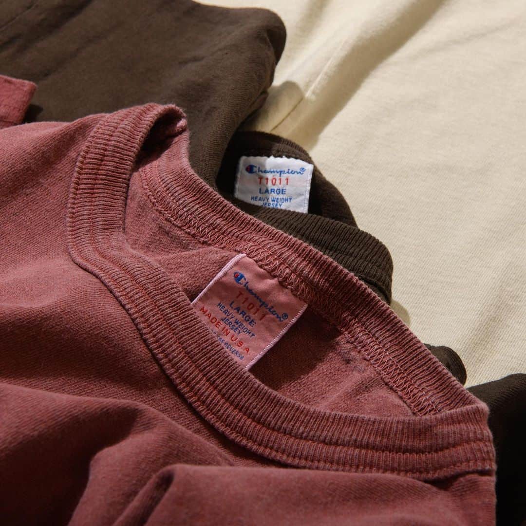 Champion Japanさんのインスタグラム写真 - (Champion JapanInstagram)「【MADE IN USA】  Item:T1011 Short Sleeve Pocket T-shirt Number:C5-X306 Color:Red Brick Size:S, M, L, XL Price:¥8,800  Item:T1011 Short Sleeve Pocket T-shirt Number:C5-X305 Color:Beige, Dark Brown Size:S, M, L, XL Price:¥6,600  #Champion  #shortsleeve #tshirt #ショートスリーブ #tシャツ  #カジュアルスタイル #カジュアルコーデ #チャンピオン #23SS」7月15日 21時00分 - champion_japan