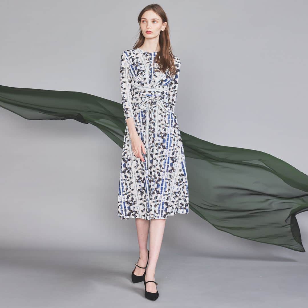 Double Standard Clothingのインスタグラム：「. NEW ARRIVAL 2023 PRE-FALL COLLECTION . [DRESS] CORCOVADO / Polyester Smooth Jerseyカシュクールドレス（WEB限定） price. 64,900円(税込) color. ホワイト×ブルー / ブラック×ピンク size. 36 / 38 . ------------------------------------------ #doublestandardclothing #tokyo #corcovardo #DSC #sov #nightstore #fashion #ootd #2023prefall」