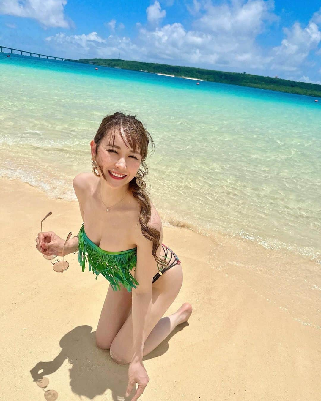 日向カンナさんのインスタグラム写真 - (日向カンナInstagram)「初めての宮古島でした🏖✨ 東洋1の美しさといわれる「与那覇前浜ビーチ」。これは声を失う美しさ。。 この日は最終日でタイトスケジュールで、泳ぐ時間はほぼなかったのに、海を見ていたら泳がずにはいられませんでした🥹💦ひゃぁ。  グラビアごっこ第1弾🌊👙笑 動画はまたお楽しみにです♡  8月から宮古島へ移住するあいなちゃんが、宮古島の観光は熟知していたので、ビックリする位ほとんどの名所をレンタカーで3日かけて回れました😭✨✨凄すぎるリサーチ力。  旅行プランを立てるのが苦手な私じゃ行けてない場所ばかりで、本当に感謝だよぉ🥹旅行計画立てれる人、尊敬します✨✨  それにしても、本当に綺麗すぎるビーチ🏖やばくないですか😳！？  #与那覇前浜ビーチ #宮古島 #宮古島旅行 #宮古島ブルー #水着 #水着コーデ #水着女子 #水着 #海 #沖縄旅行 #okinawa #miyakojima #グラビア # #원스 #데일리패션  #소통 #데일리룩 #일상  #japanease #좋아요   #japaneasegirl #love #instagood  #followme  #japan #ビジョビ  #インフルエンサー #ダンサー #タビジョ」7月15日 21時18分 - kanna_hinata