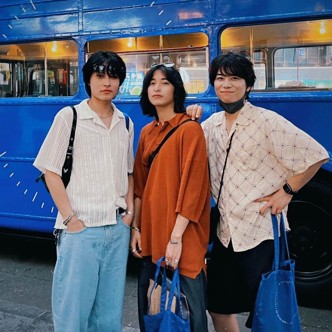 上野一稀のインスタグラム：「・ うるおいチャージバスツアー 「TIME RESET AQUA BUS」 皆んなで行ってきた！ ・ ・ 今日響いた言葉  “The best color in the whole world is the one that looks good on you.”  世界中で一番素晴らしい色はあなたに似合う色よ。 ・ ・ 夏は日焼け止めしっかり塗っていかないと！ ・ ・ ・ ・ ・ ・ ・ ・ ・ ・ ・ ・ ・  #アクアバスでタイムリセット#ザタイムRアクア#IPSA#イプサ  #美容 #メンズ美容 #美容男子 #メンズファッションコーデ #メンズファッションコーディネート #ユニセックスコーデ #春夏ファッション #春夏コーデ #夏コーデメンズ #メンズモデル」