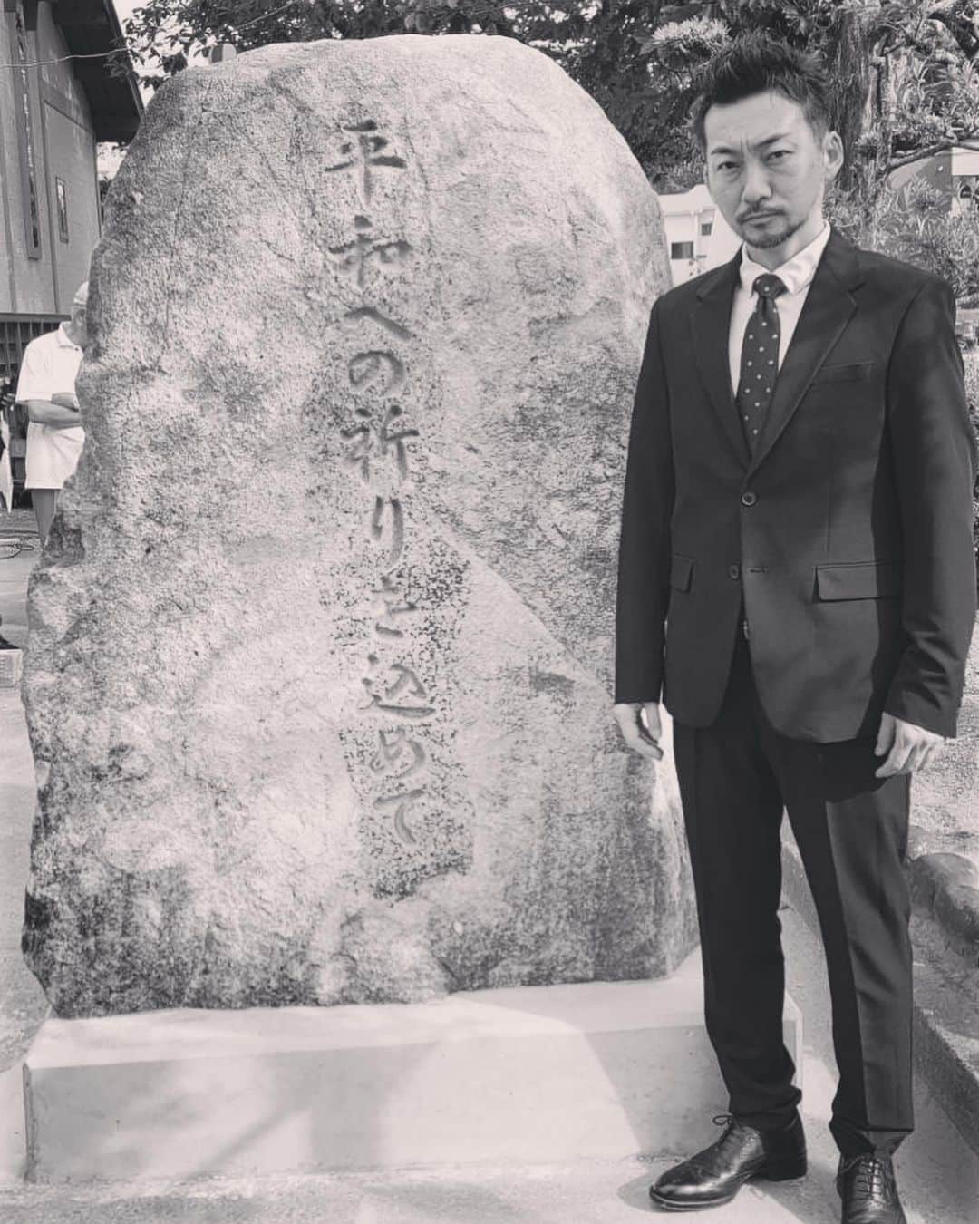 波岡一喜のインスタグラム：「浜松  本多肥後守忠真碑の犀ヶ崖古戦場にて  平和への祈りを込めて」