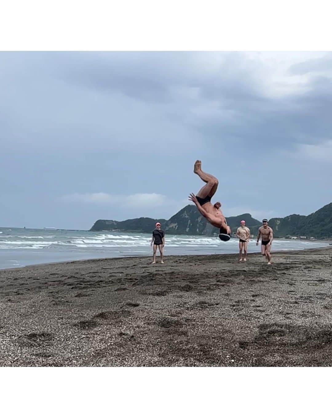 白井健三さんのインスタグラム写真 - (白井健三Instagram)「日体大海浜実習🏊🌊 ・ 大自然を目の前に、自分1人の無力さを痛感しました。 ・ 人は他人や物の力を借りて初めて成り立つ生き物。 ・ 今後も困っている人や元気のない人に手を差し伸べることのできる人間を目指して精進します👍 ・ お世話になった先生方、学生さんありがとうございました！」7月15日 21時17分 - kenzoshirai