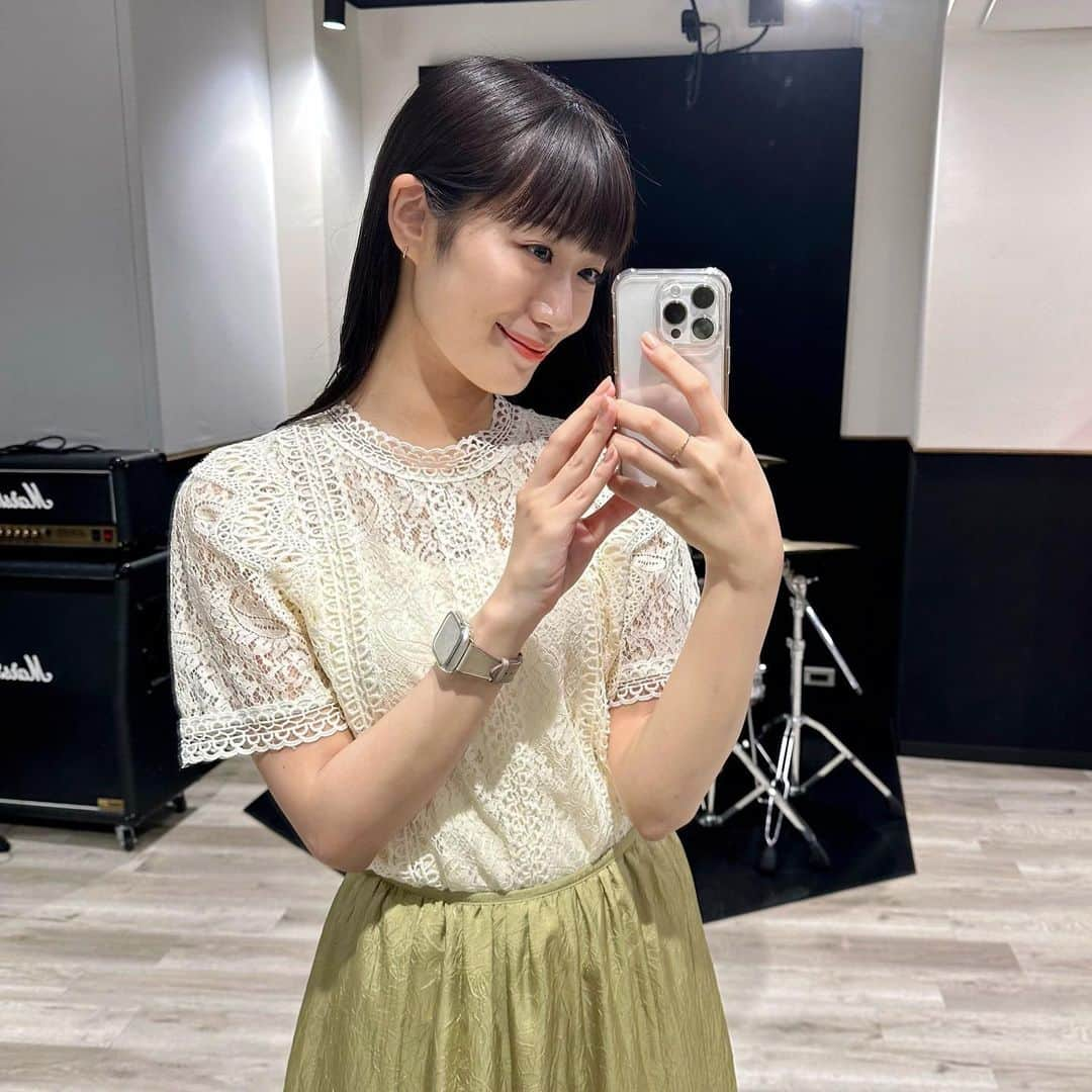 藤田奈那さんのインスタグラム写真 - (藤田奈那Instagram)「＊ 3年前、デビュー10周年の時に作詞した「あなたへ」  最近はあまり歌う機会が無いので 久しぶりに、スタジオで歌ってみました☺︎  その動画をファンクラブのYouTubeにアップしています◎ (会員様限定で動画をご覧いただけます!)  冒頭部分だけ、ここにも載せておきますね💡2枚目が動画！  ファンクラブでは他にも ・出演舞台のチケットのお取次 ・直筆バースデーカードのお届け ・ライブ.イベント等のチケットの先行受付 ・月に1~2回のオンライントーク会(トークポート)へのお申込み受付 など、色々な特典があるので宜しければ是非！  入会方法など詳しくはハイライトに残しておきます🙌🏻  会員の皆さんはいつもありがとう💐 これからもよろしくね〜☺️」7月15日 21時27分 - fujitanana_official