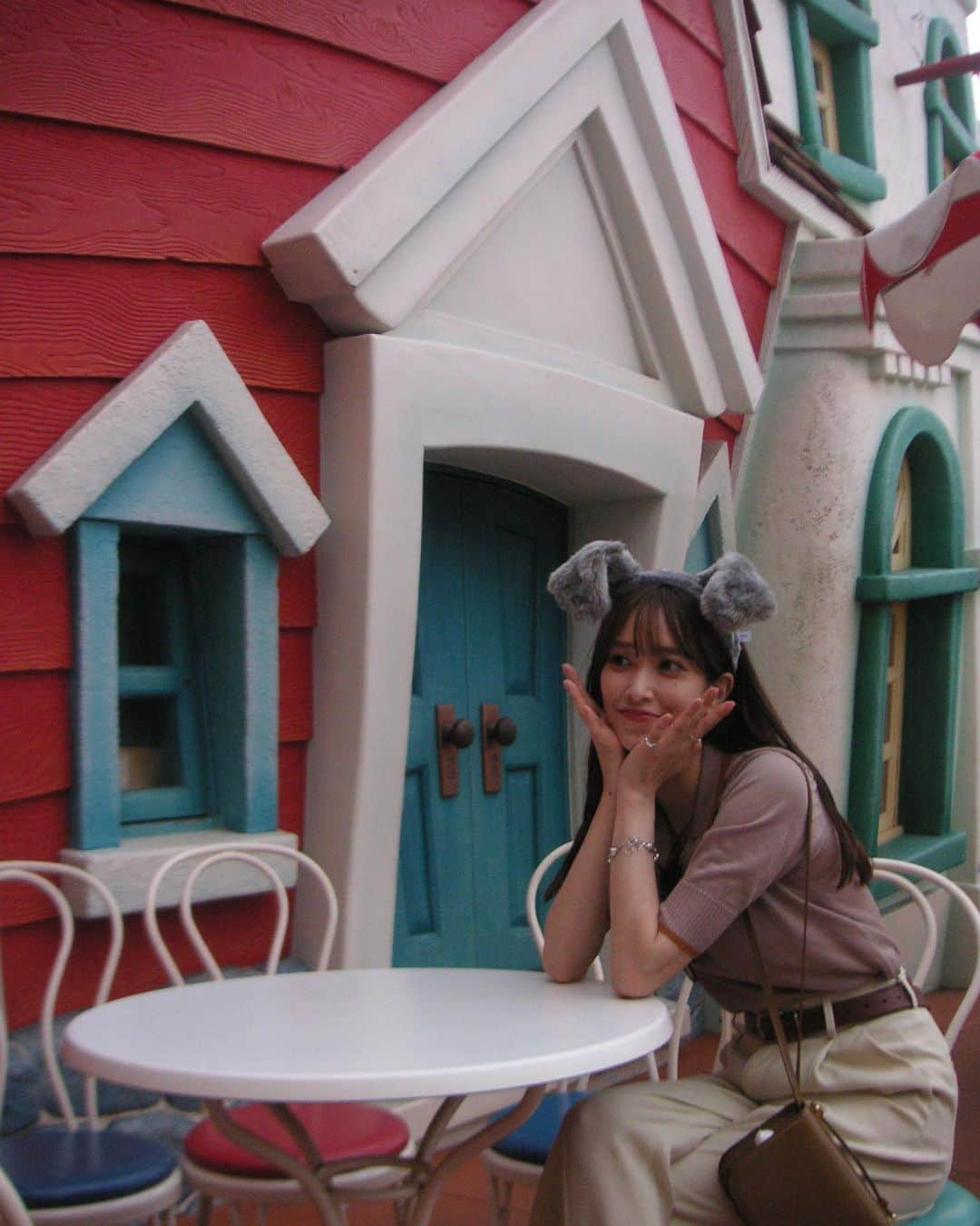 佐々木久美のインスタグラム：「🏰音楽の日🏰 スペシャルパフォーマンスでジャンボリミッキーを披露させていただきました🐭大好きなディズニーランドで踊ることが夢だったので本当に幸せな時間でした、、！ 収録の日、遊びにも行ってしまった、、🩵 パレードもみて、幸せな1日でした  #kumigram」