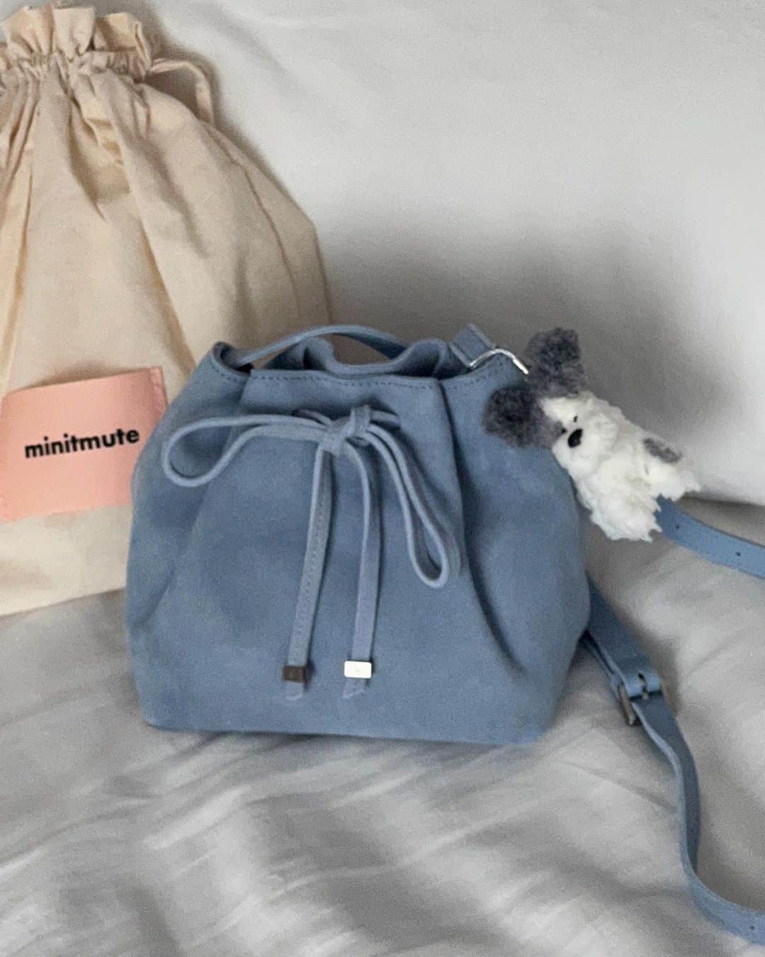 岡元優香さんのインスタグラム写真 - (岡元優香Instagram)「.  new bag . @minitmute 💙💙  #minitmute  #minitmutebag」7月15日 21時21分 - ___o3yuka._
