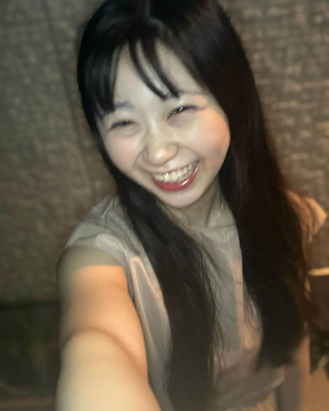 須田理夏子さんのインスタグラム写真 - (須田理夏子Instagram)「今日のノーマルカメラの自撮り。  1枚目は、マミーちゃん(お母さん)に電話しながら撮ってたんだけど、写真見返したらめっちゃ笑顔だった😆   #自撮り  #自撮り界隈  #自撮り女子  #ノーマルカメラ  #ロングヘア  #笑顔  #smile」7月15日 21時22分 - sudarikako