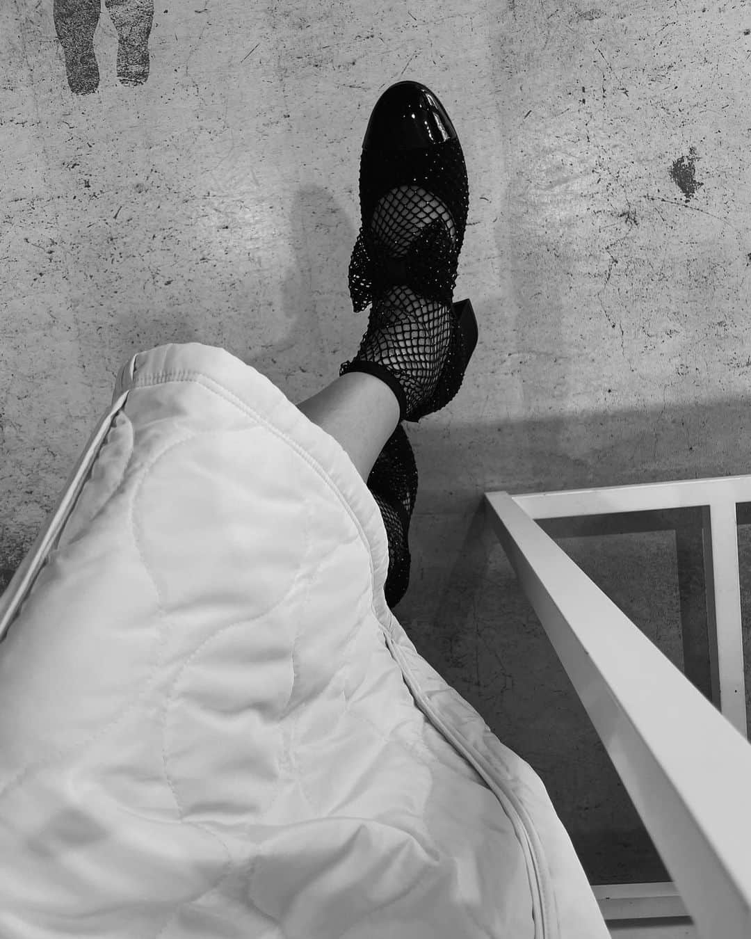 正中雅子のインスタグラム：「🤍🖤🤍  キルティングにリボンにawたまらんモード☺︎  今シーズンのキルティングもいつもと違ったアイテム作っててお気に入りです  #MACHATT #masaco服 #chanel」