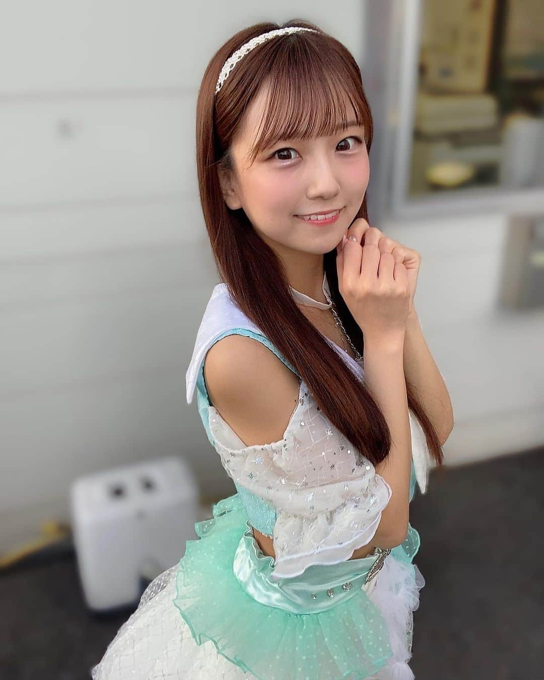 宮脇彩花さんのインスタグラム写真 - (宮脇彩花Instagram)「♡  夏だね？🍉♡  先日、( @ones_takumi )さんに カットとトリートメントしていただきました☺️💓  みんなに髪サラサラだねって褒められて嬉しかった＾＾  ありがとうございました🫶  #地下アイドル #アイドルヘアー #ストレートヘアアレンジ #カチューシャアレンジ #アイドルヘアアレンジ #バニクル #bunnylacrew」7月15日 21時30分 - ayaka_bunnyla