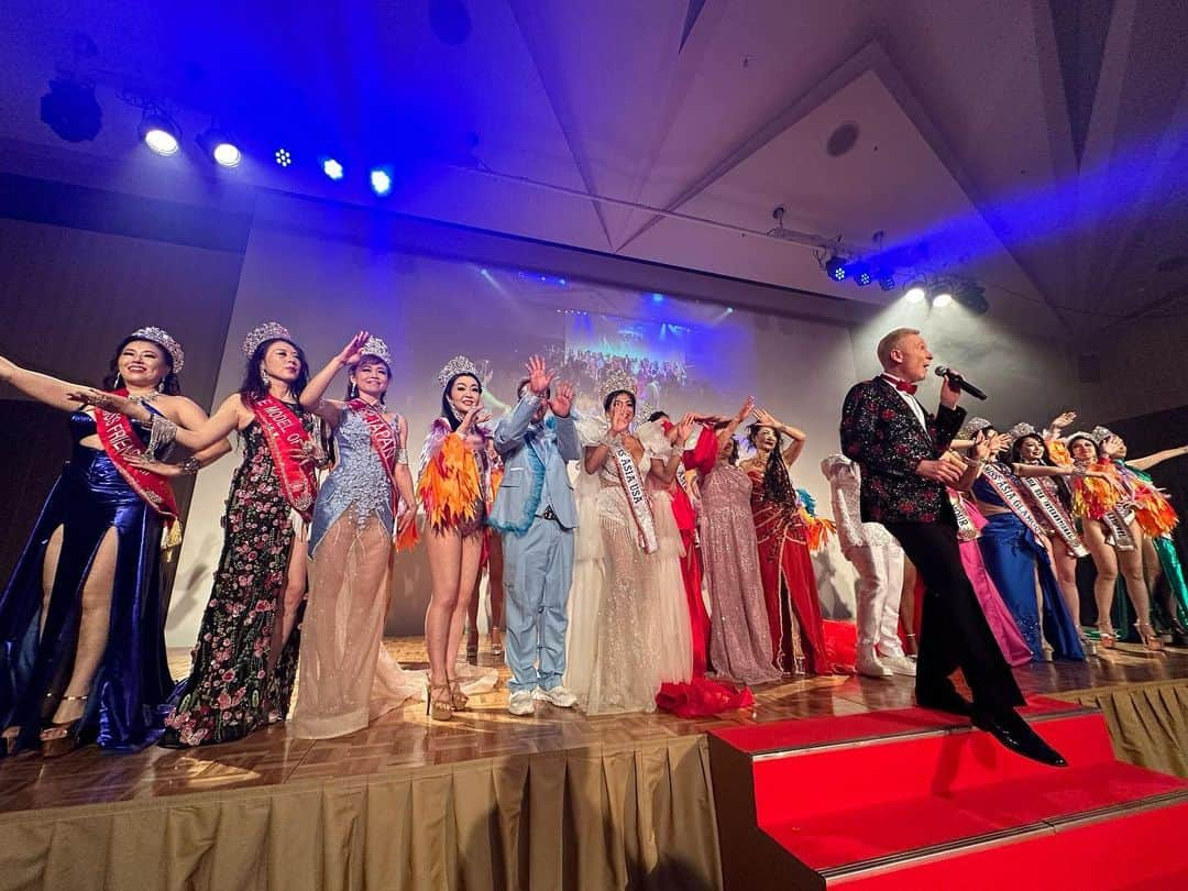 佐々木舞夕さんのインスタグラム写真 - (佐々木舞夕Instagram)「___👗  VIRGELIA NEW COLLECTION FASHION SHOW 2023 in Hiroshima  素敵なコレクション、素敵な方々とのひと時、出会いに感謝です🩵  @virgelia_japan_  @virgeliaprod  @akemi.sawa  @tommyl0104  @kennethbarlis_official  @balcom_group  @steven_a_haynes  @romain_toniolo  @meguru._.walk   and more  #virgeliajapan  #virgeliaproductions  #fasionshow  #Virgeliacollection #グランドプリンスホテル広島  #hiroshima  #dresses」7月15日 21時34分 - truffe_m_123