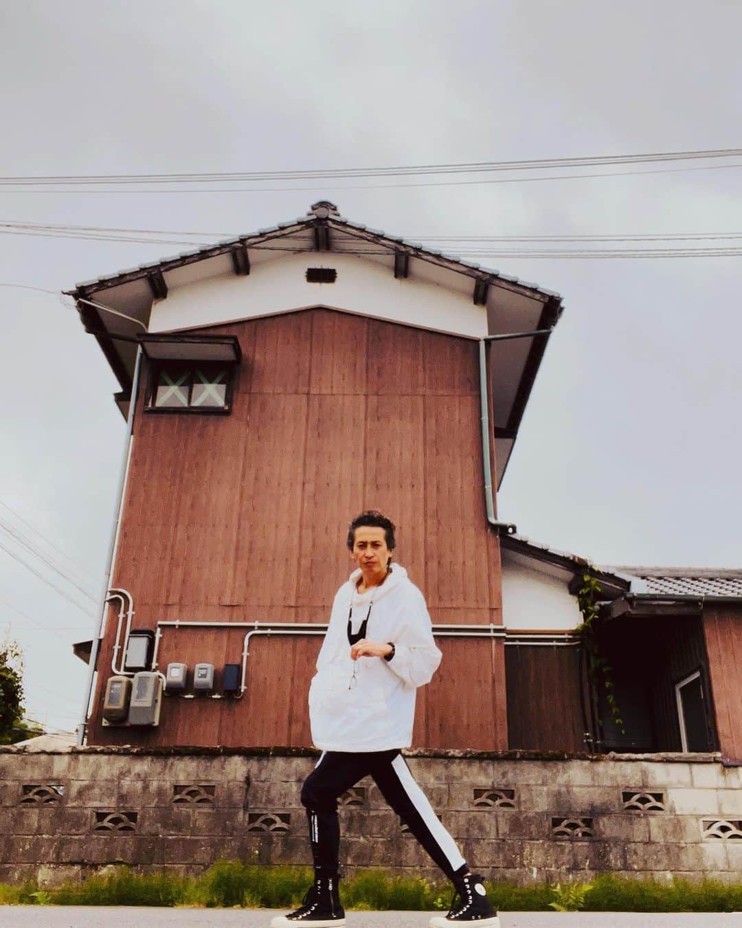 のインスタグラム：「こんにちは♪ 今日から3連休だぁ、、仕事の方もじゃない方も良き週末&連休をお過ごし下さいませ🤗 押忍🤝  #大沢樹生⠀ #大澤樹生⠀ #おおさわみきお⠀ #mikioosawa ⠀ #osawamikio ⠀ #mikiooffice⠀ #ミキオオフィス」