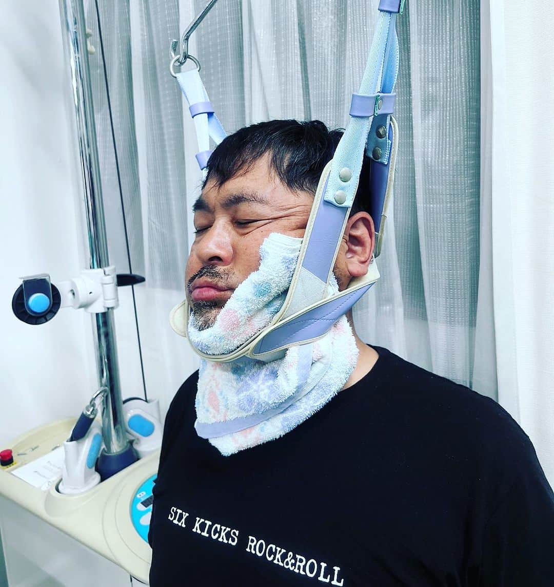 マッコイ斉藤のインスタグラム：「とにかく姿勢を治してます。 #リベロ整骨院」
