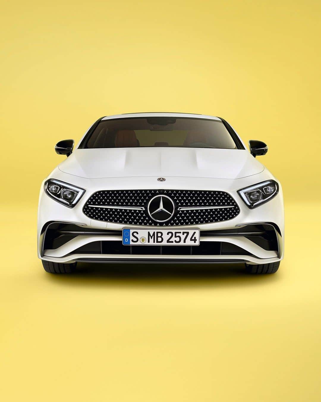 Mercedes-Benz Thailandさんのインスタグラム写真 - (Mercedes-Benz ThailandInstagram)「สง่างามและสปอร์ตอย่างมีเอกลักษณ์ไปกับ Mercedes-Benz CLS 220 d AMG Premium ด้วยดีไซน์ภายนอกอันหรูหราที่ถูกออกแบบได้อย่างลงตัวตั้งแต่กระจังหน้า star pattern radiator grille สอดรับกับไฟหน้าแบบ MULTIBEAM LED มาพร้อมล้ออัลลอยดีไซน์สปอร์ตจาก AMG แบบ multi-spoke ที่ให้คุณขับเคลื่อนได้อย่างสะดวกสบาย และดีไซน์ภายในที่มอบความล้ำสมัยให้คุณกับระบบปฏิบัติการ MBUX อันชาญฉลาด 2 จอต่อเนื่อง พร้อมระบบสัมผัส โดยคุณสามารถเปลี่ยนรูปแบบหรือเพิ่มความสุนทรีย์ในห้องโดยสารผ่าน Ambient lighting ที่มาให้เลือกถึง 64 เฉดสี ง่ายๆ เพียงปลายนิ้วสัมผัส  📷 via Mercedes-Benz  *อุปกรณ์บางส่วนในภาพอาจแตกต่างจากที่จำหน่ายจริง โปรดตรวจสอบรายการอุปกรณ์ของรถยนต์แต่ละรุ่นที่ผู้จำหน่ายฯ อย่างเป็นทางการทั่วประเทศ​​  #CLS #MercedesBenz #MercedesBenzThailand」7月15日 13時00分 - mercedesbenzthailand