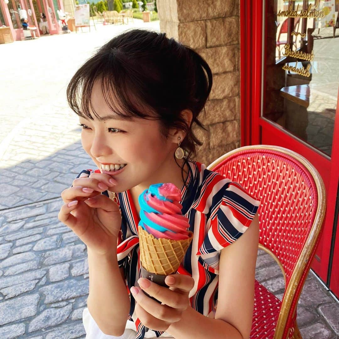 本村碧唯のインスタグラム：「#未来の手前 このソフトクリームバニラ味だった🍦」