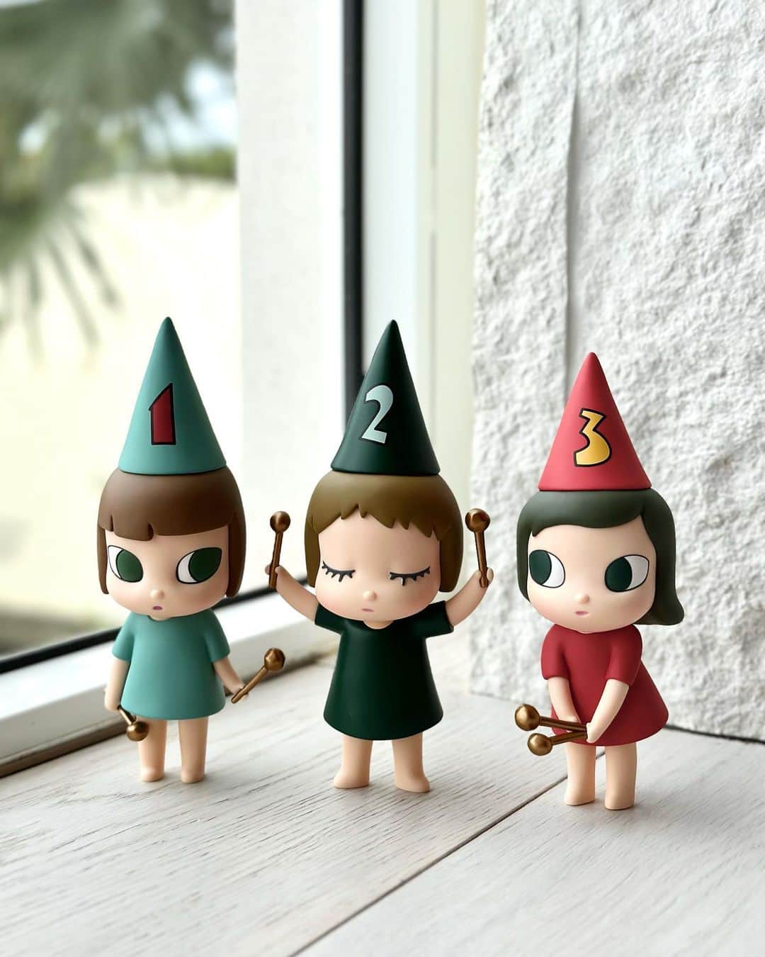 アン・カーティスのインスタグラム：「Little cuties @michinara3 🤍#yoshitomonara」
