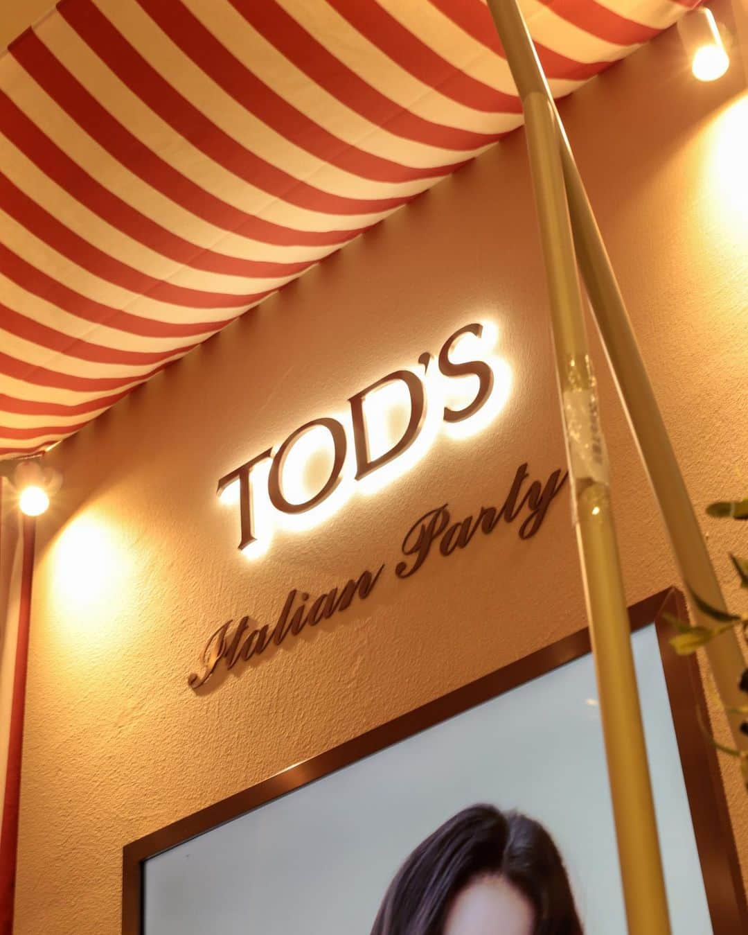 Noel LHYさんのインスタグラム写真 - (Noel LHYInstagram)「| 𝐒𝐮𝐦𝐦𝐞𝐫 𝐁𝐫𝐞𝐞𝐳𝐞 @tods   We party like the Italian 🇮🇹  @tods #tods  TOD’S Italian Party Popup Pre-Fall 2023 Collection Popup Exhibition opens from 12th to 25th July at Atrium II, Gateway Arcade of Harbour City in TST.  Outfits : @tods #tods」7月15日 13時15分 - no3l