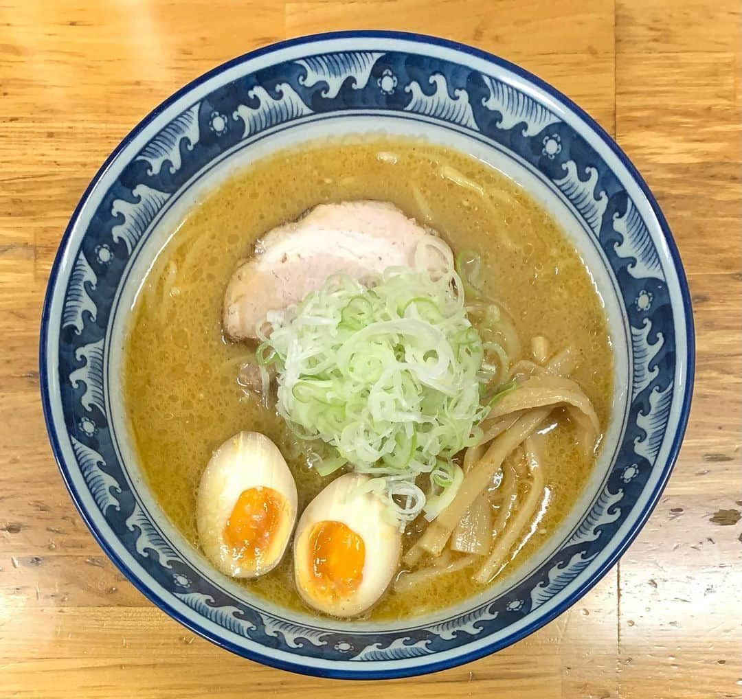 白鳥雪之丞さんのインスタグラム写真 - (白鳥雪之丞Instagram)「札幌2日目ランチ🤤🍜  #味そ #トッピング #煮玉子 #メンマ #ねぎ #らぁめん千寿 #札幌 #北海道」7月15日 13時15分 - yukinojoeshiratori