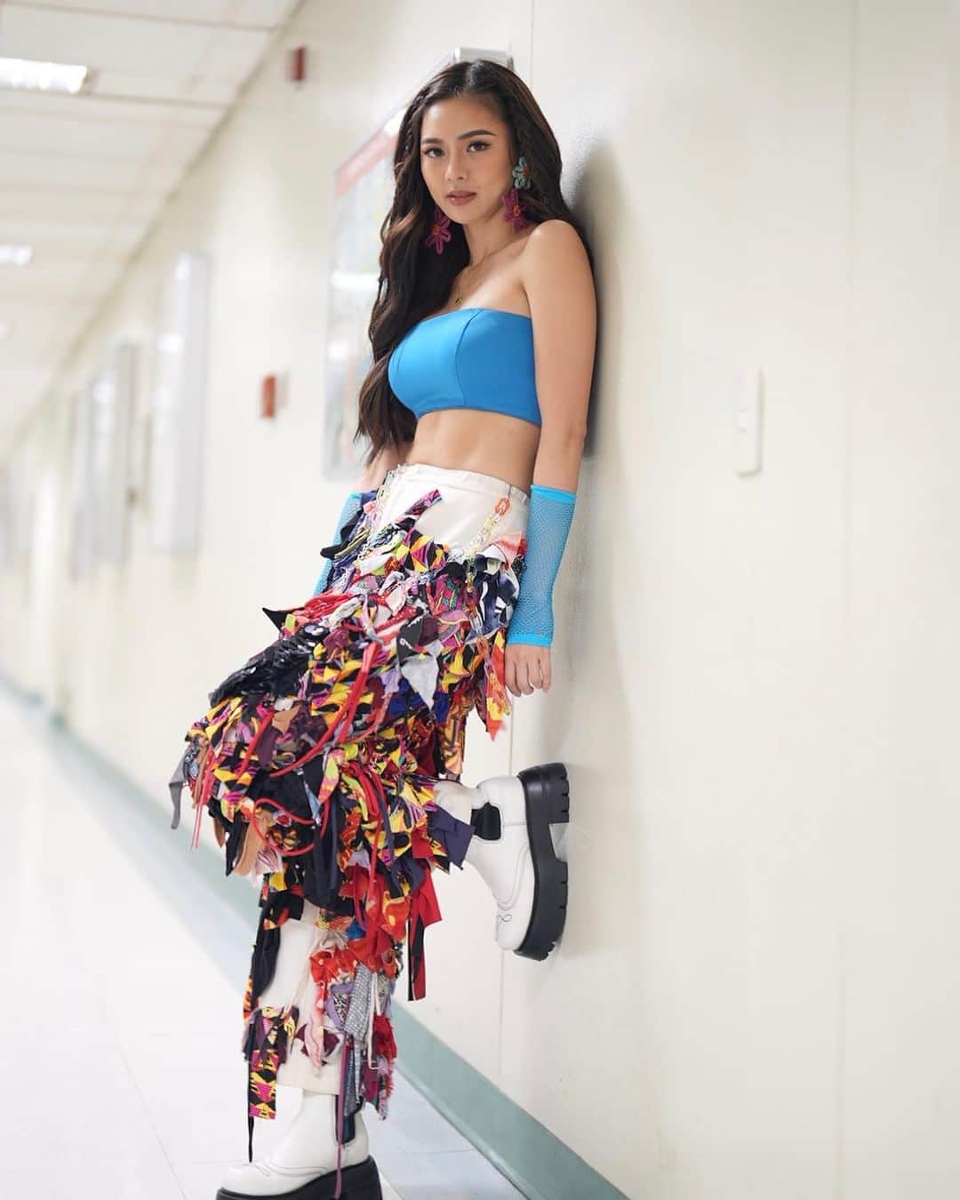 Kim Chiuのインスタグラム：「“𝐅𝐚𝐬𝐡𝐢𝐨𝐧 𝐢𝐬 𝐀𝐑𝐓 𝐚𝐧𝐝 𝐲𝐨𝐮 𝐚𝐫𝐞 𝐭𝐡𝐞 𝐂𝐀𝐍𝐕𝐀𝐒."💯✨   #FITCHECK CONFESSIONS OF AN UKAY QUEEN now streaming worldwide check it out on PRIME VIDEO!💙😉 #Bingewatch   Stream #MSUKAY on all digital platforms now.🎶🎤🎧🎽」