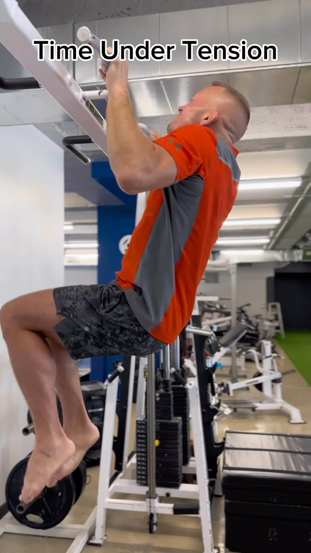 ジョルジュ・サンピエールのインスタグラム：「I’m doing a very different program to try to gain muscle. Less load with more time under tension.  Bodybuilding style, it’s so hard, it’s killing me 😫」