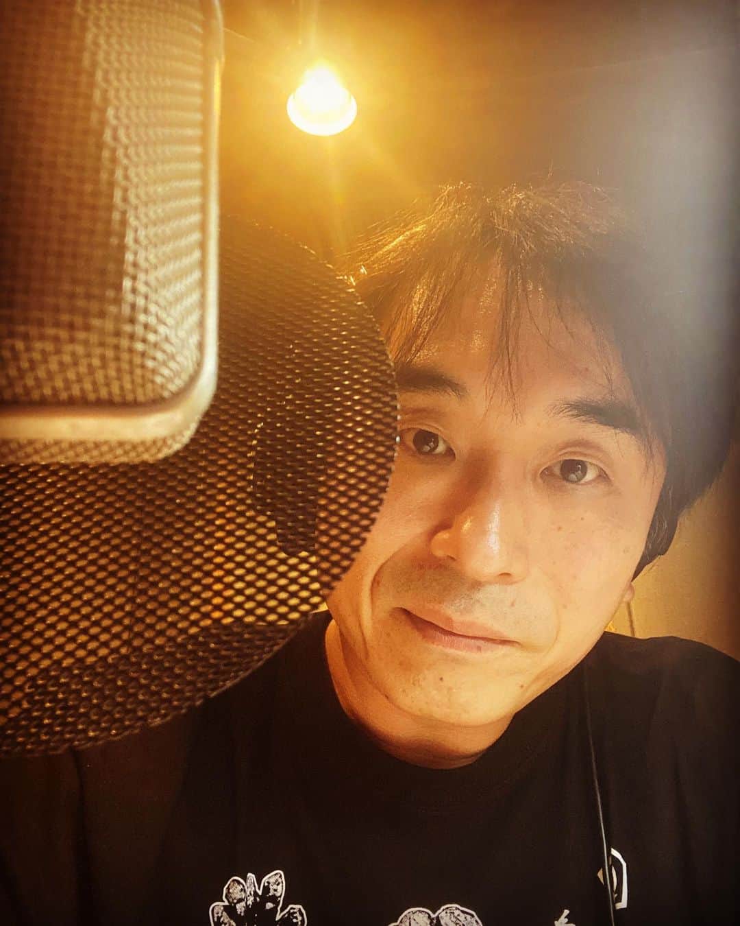関智一のインスタグラム：「ナレーション収録中😊 調子も大分戻ったかな？？ もう少しか！？  #ナレーション #美味しいもの」