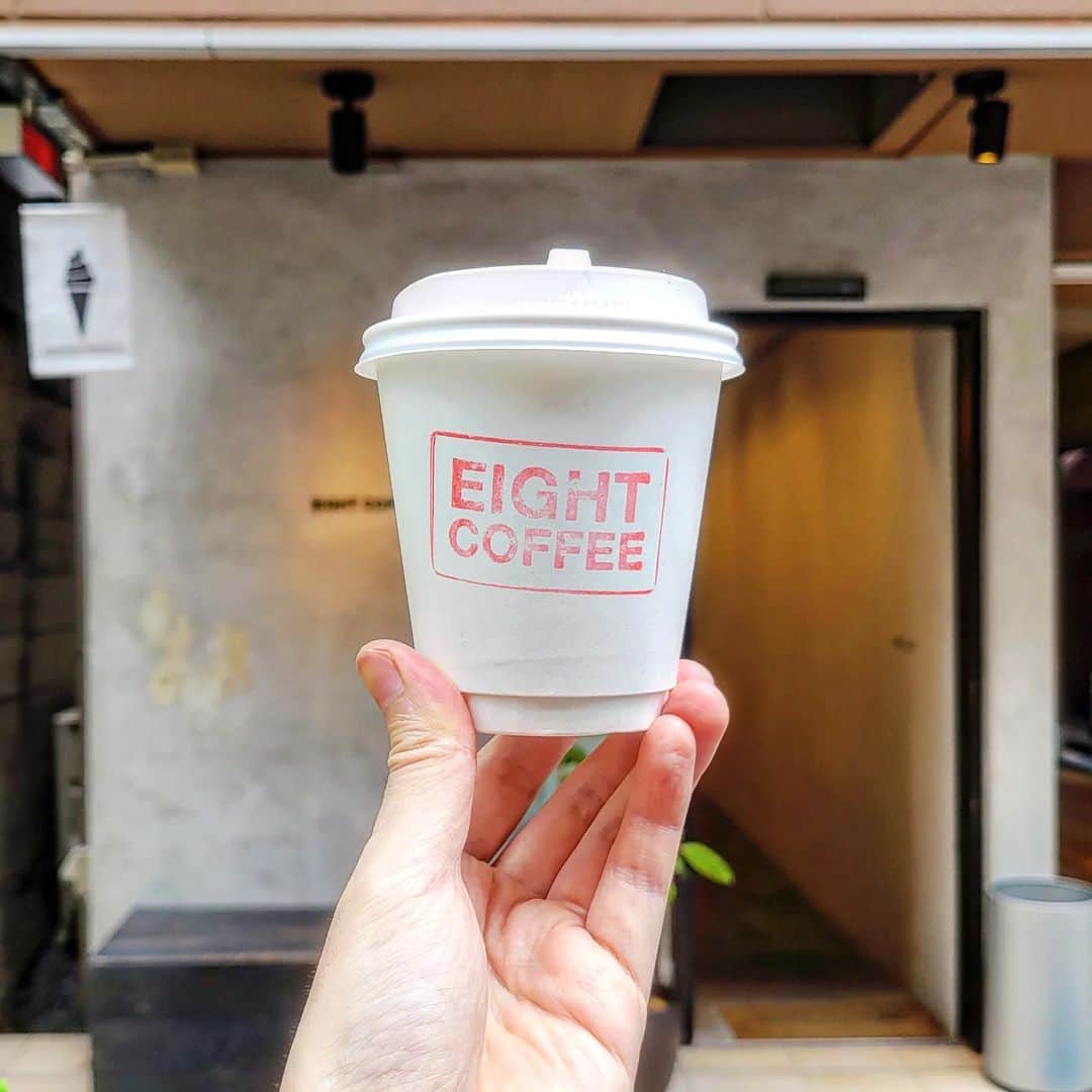のインスタグラム：「Good morning, Tokyo.  土曜日おはようございます♪  #新宿御苑前 #新宿 #☕ #新宿カフェ #新宿カフェ #shinjuku #eightcoffee #eightcoffeeshinjuku #cafetyo #tokyocafe #カフェ #cafe #tokyo #咖啡店 #咖啡廳 #咖啡 #카페 #คาเฟ่ #Kafe #coffeeaddict #カフェ部 #cafehopping #coffeelover #discovertokyo #visittokyo #instacoffee #instacafe #東京カフェ部 #sharingaworldofshops」