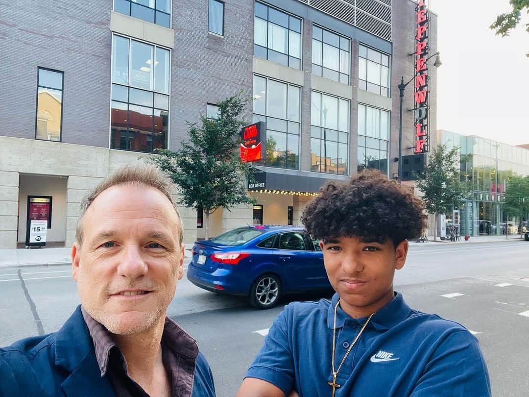 トム・ベリカさんのインスタグラム写真 - (トム・ベリカInstagram)「Starting off dad/son road trip baseball stadium tour in Chicago. Catching up with old friends, seeing pal @jeffperryreal crafting at @steppenwolfthtr, seeing @cubs and eating a ton of amazing food. On the road to our next stadium. Stay tuned and thank you Chi town!!  @robertjarzen  #MrBeef #GinosEast #TheWeinersCircle #WrigleyField #NoMansLand-Pinter #cleansewhenitsover」7月15日 14時17分 - tomverica