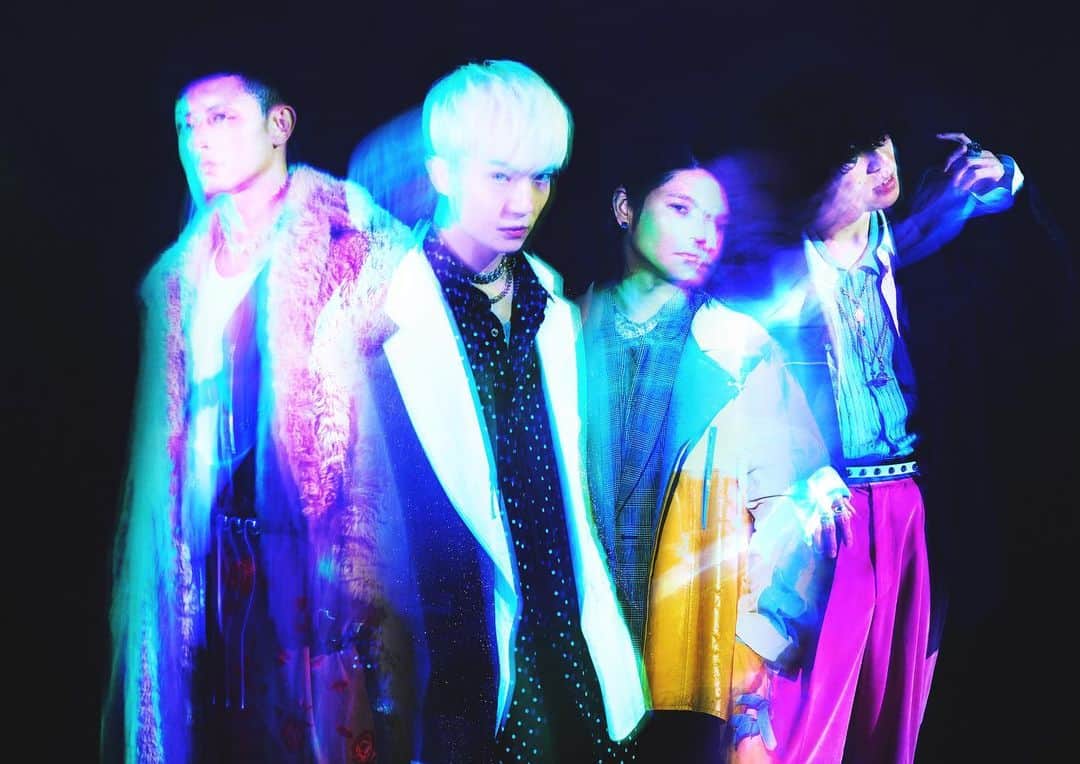感覚ピエロのインスタグラム：「. 感覚ピエロと申します。 よろしくお願いします！  New Artist Photo @kankakupiero   photographer @genki_arata  Stylist rikuya matsumura Hair & Make up @kilico_sawada」