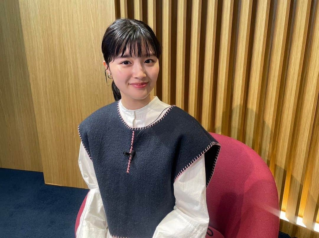 川床明日香さんのインスタグラム写真 - (川床明日香Instagram)「お知らせです。  YouTubeにて配信される「はじめてのフジロック2023 〜SCHOOL OF FUJI ROCK〜」にレポーター役として出演させていただいています。 全3回ゲストの方と対談をさせていただいてフジロックについて学んで、本番に参加します！！  フジロックに行くのが初めての方もそうでない方もぜひご覧ください！！  いつもとは違う新鮮なお仕事にドキドキしてます🫠」7月15日 14時44分 - asuka_tokotoko