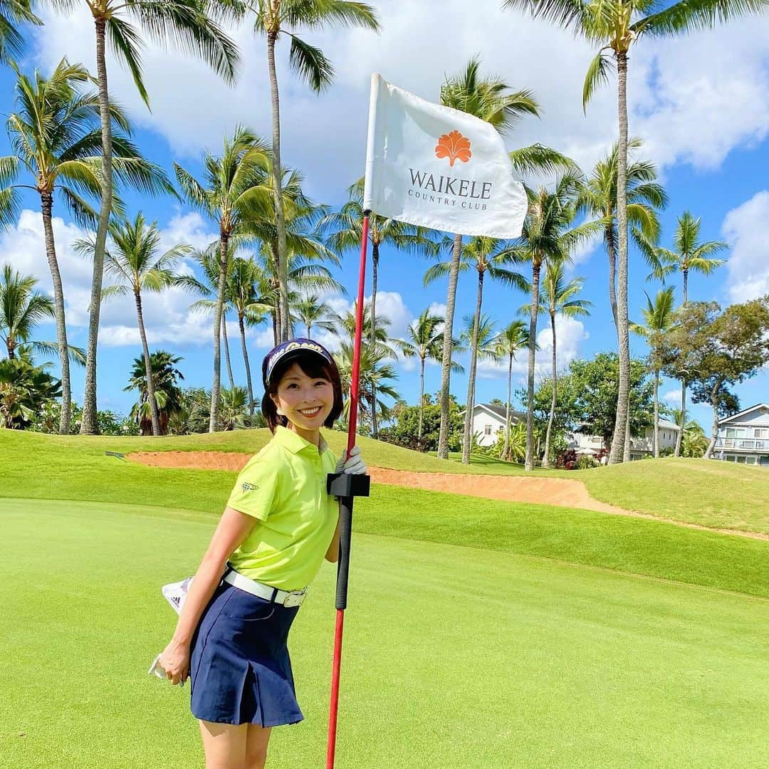 小尾渚沙のインスタグラム：「ワイケレカントリークラブ⛳️⛳️ @golfwaikele  ハワイでは #コオリナゴルフクラブ に続き、ワイケレでもプレーしてきました〜⛳️❤️わーい👏👏  ヤシの木が大好きなので、こんなにたくさんあってテンション上がりました🌴🌴🌴🤣 景色が良い上にフェアウェイも広く、気持ち良かったです😍  （バンカー地獄にハマって撃沈したので、スコアは秘密🤭笑） . . #時差投稿 #ハワイ #ハワイ旅行 #新婚旅行  #ゴルフ #ゴルフ女子 #夫婦ゴルフ #趣味 #スイング動画  #ゴルフ上手くなりたい #ワイケレ #ハワイゴルフ #海外ゴルフ #waikelegolfclub #ワイケレゴルフクラブ#waikelecountryclub #ワイケレカントリークラブ #Hawaii #honeymoon #trip #フリーアナウンサー #小尾渚沙」