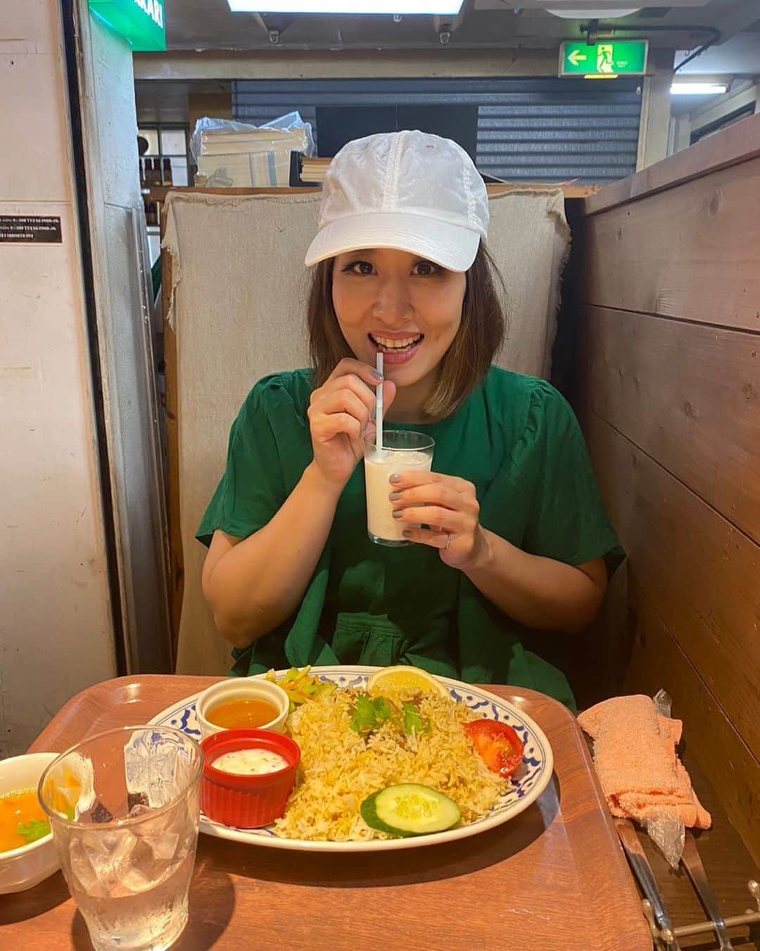 奥村愛子さんのインスタグラム写真 - (奥村愛子Instagram)「🍽️  久々に高円寺レポ  昨日の山本さんとのランチは ベンガル料理にしてみました 初ベンガル  マトンビリヤニのランチにしたんだけど 現地感がすごかった 日本向けにしたりしてない感じ これはきっとガチベンガルなんだろなと 小椀に入った、ヨーグルト風のやつとカレー風のやつを混ぜてご飯にかけるととても美味でした 初めての味  高円寺まだまだいろいろあるなぁ  #トルカリ #ベンガル料理 #マトンビリヤニ  #高円寺グルメ #高円寺ランチ #奥村愛子の中野高円寺散歩」7月15日 14時54分 - okumuraaiko