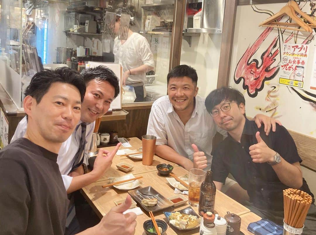 君島良夫のインスタグラム：「思春期の全てを知り合う貴重な仲間たち。出会って28年だってよ。笑  28 year friendships from junior high school. Good to reunion with my boys🤙🏼」