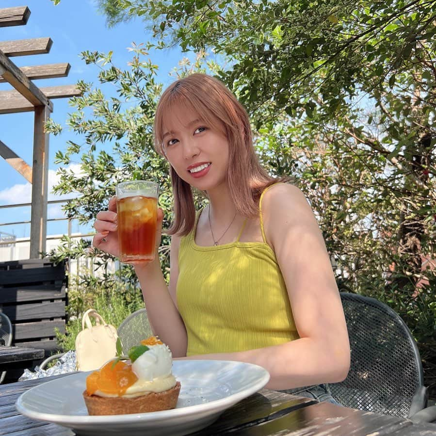 あおいれなさんのインスタグラム写真 - (あおいれなInstagram)「夏はテラスでカフェするのが気持ちいい〜！ もちろん、デザート付きでねっ🍨🤎🤍」7月15日 15時02分 - aoi_rena_